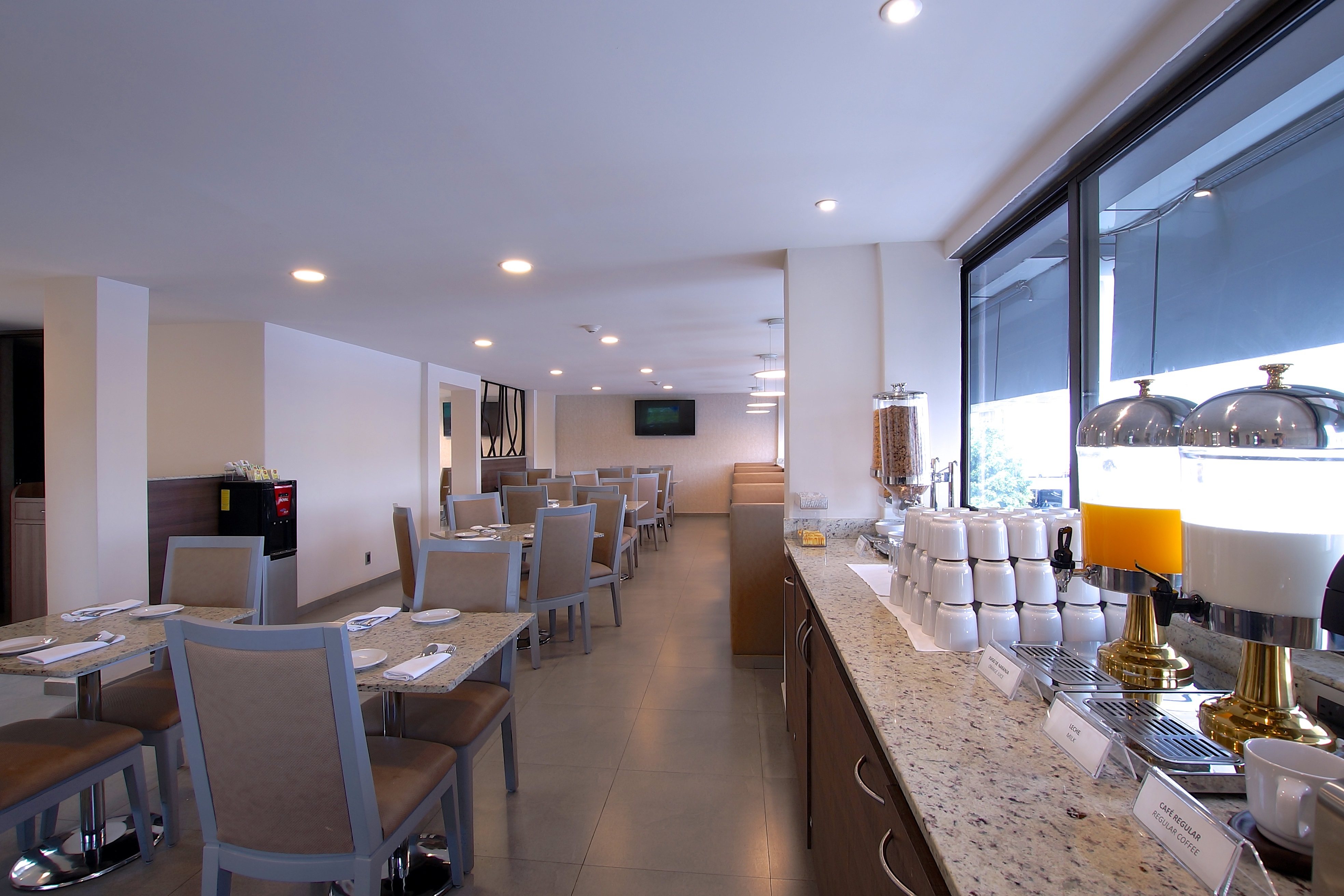Econo Express Hotel