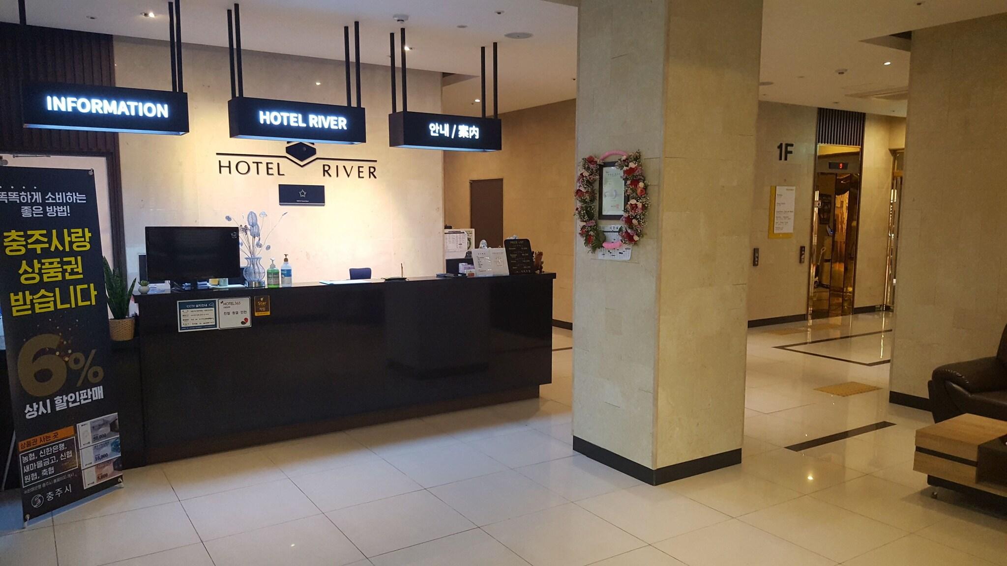River Hotel