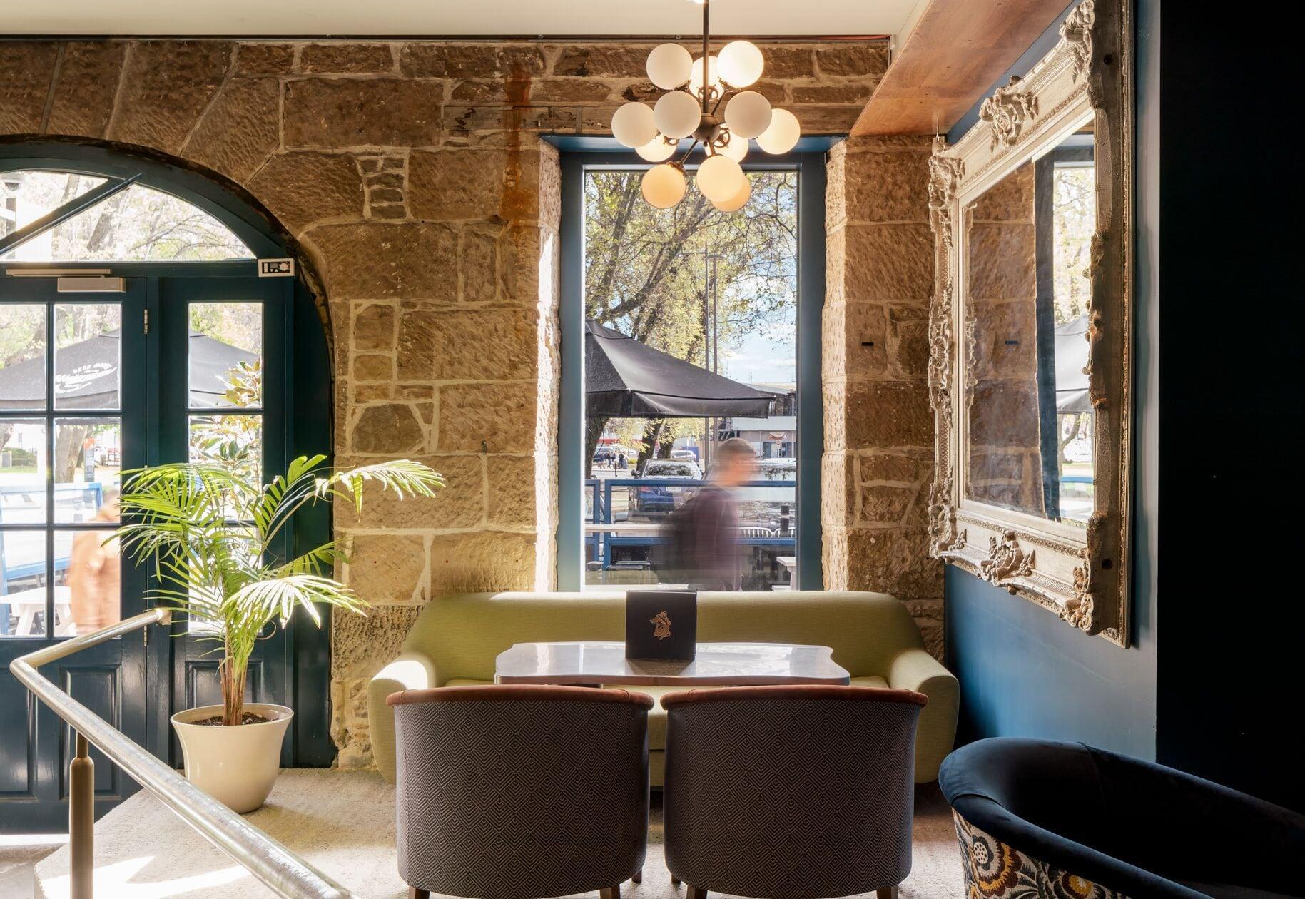 Waterman's Hotel by null