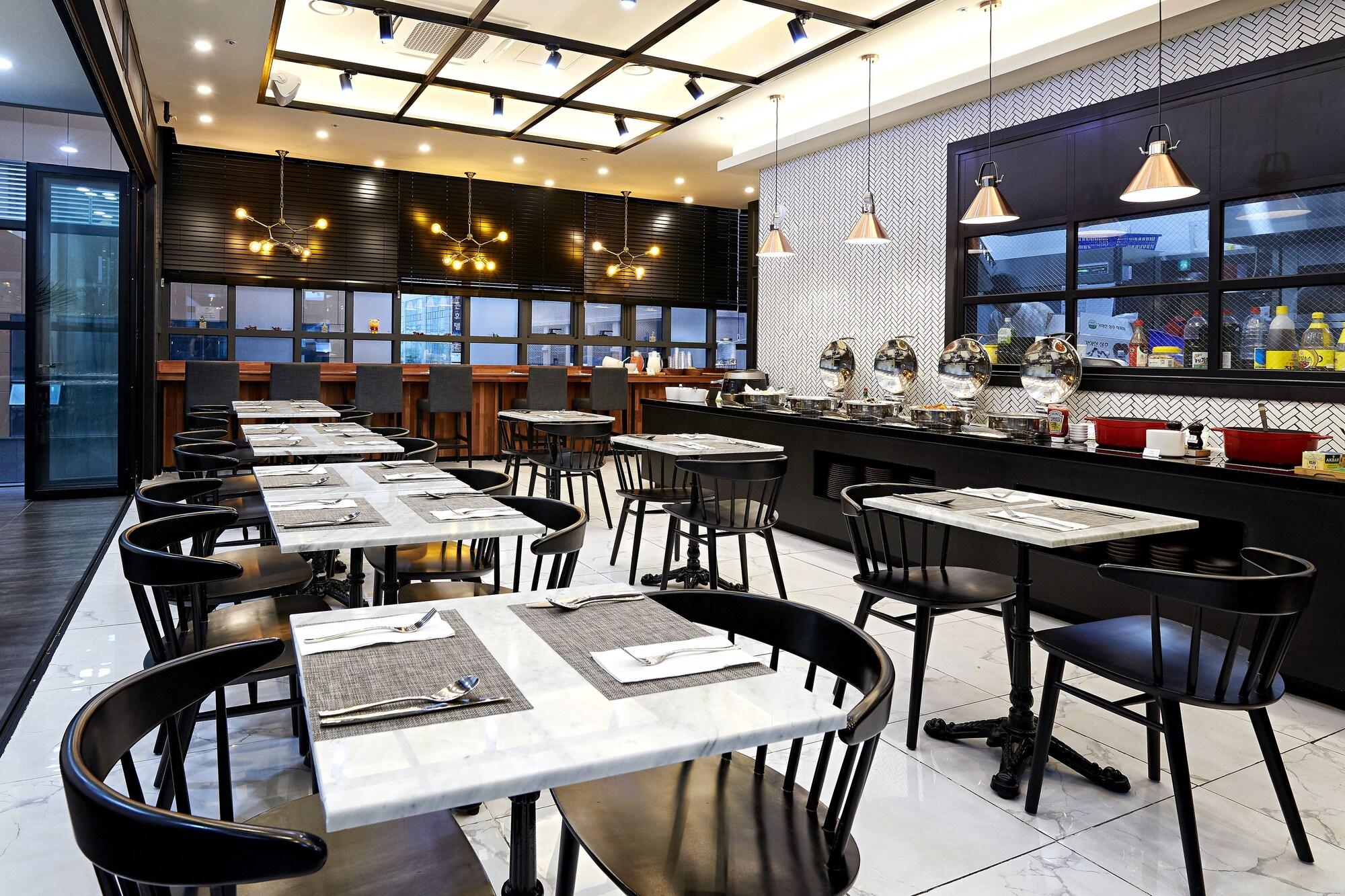 Raonstay In Perla Hotel