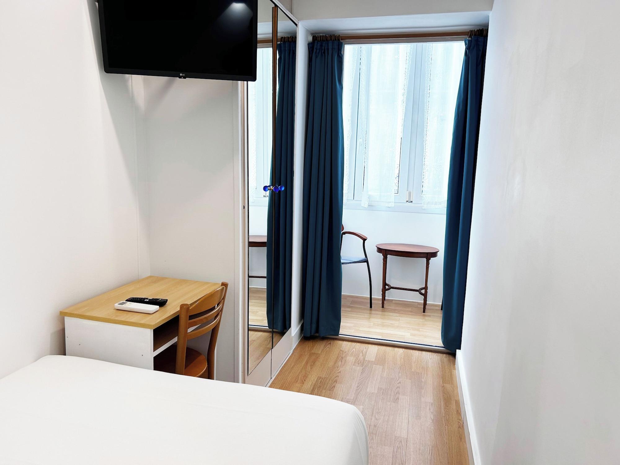 Pensión Régil by null