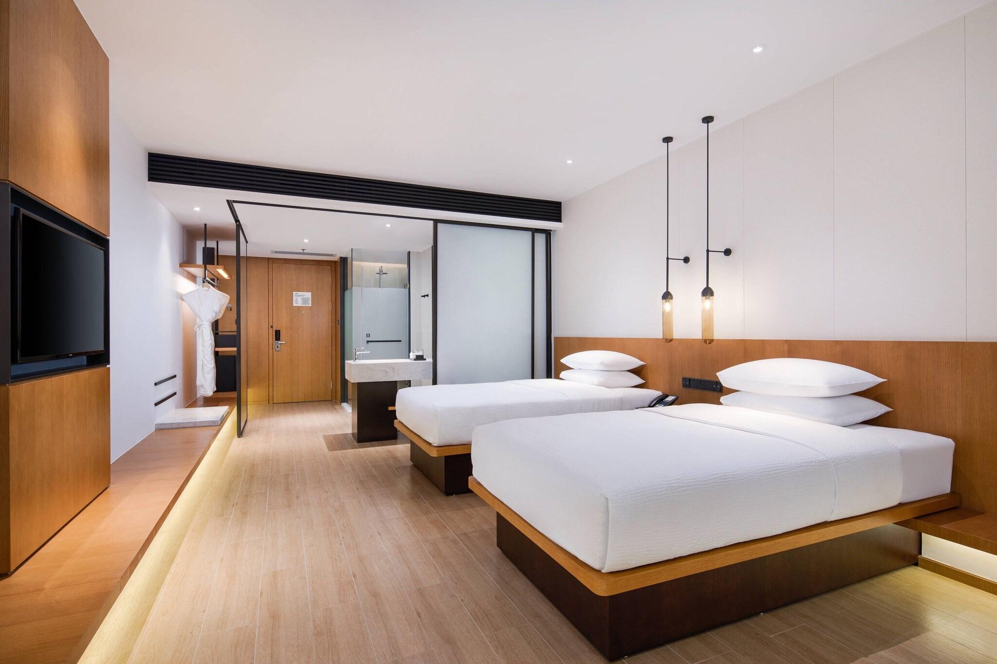 Twin room, deluxe, city view