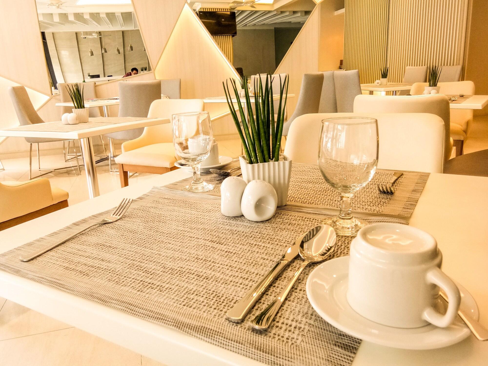 Aura One Hotel