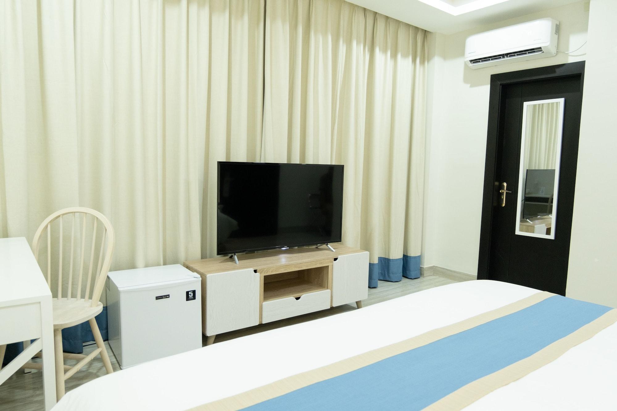 Hampton Suites