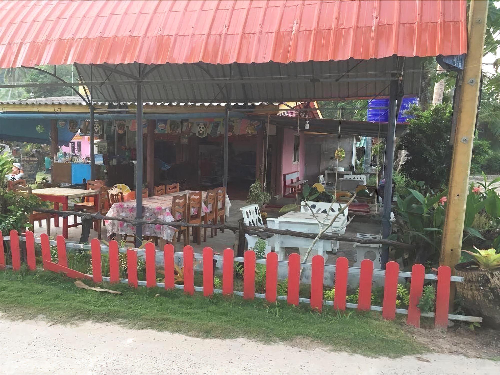 Lee Red House