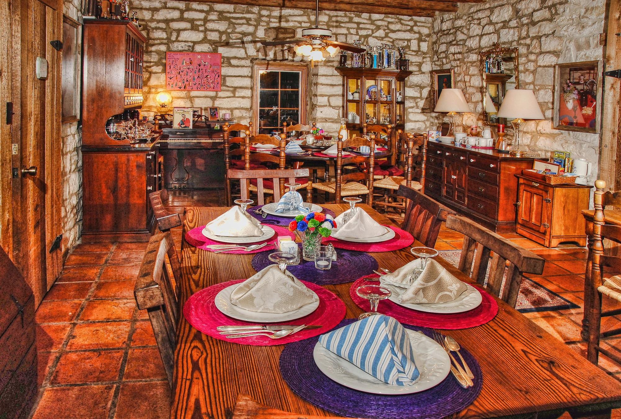 Kuebler Waldrip Haus Bed And Breakfast