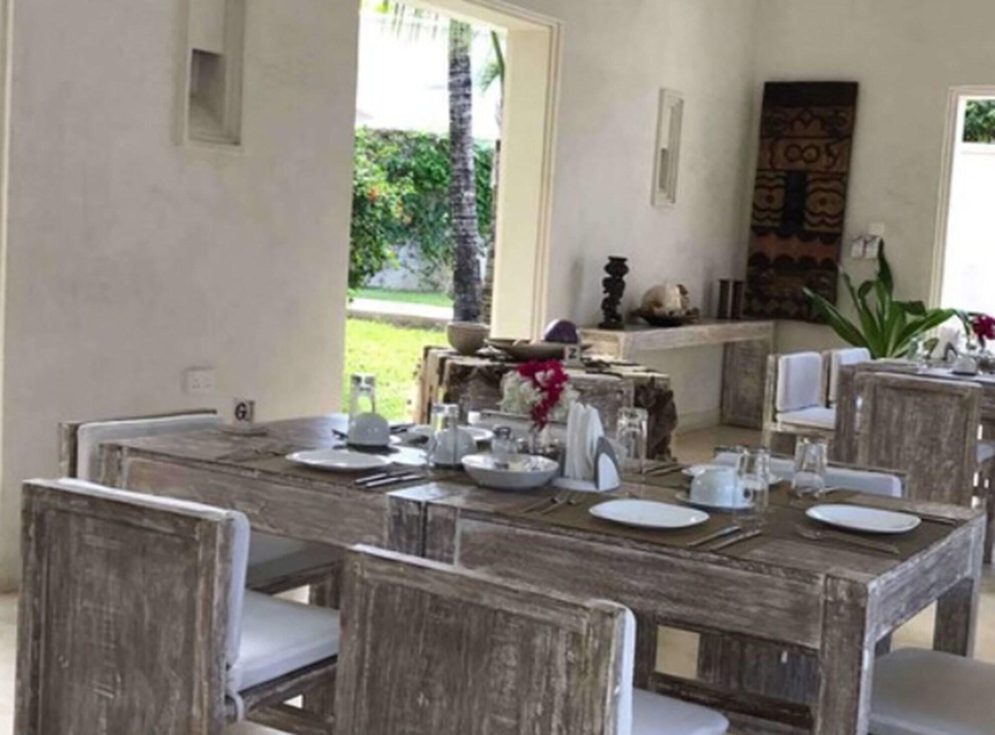 The Villa Luxury Suites Hotel