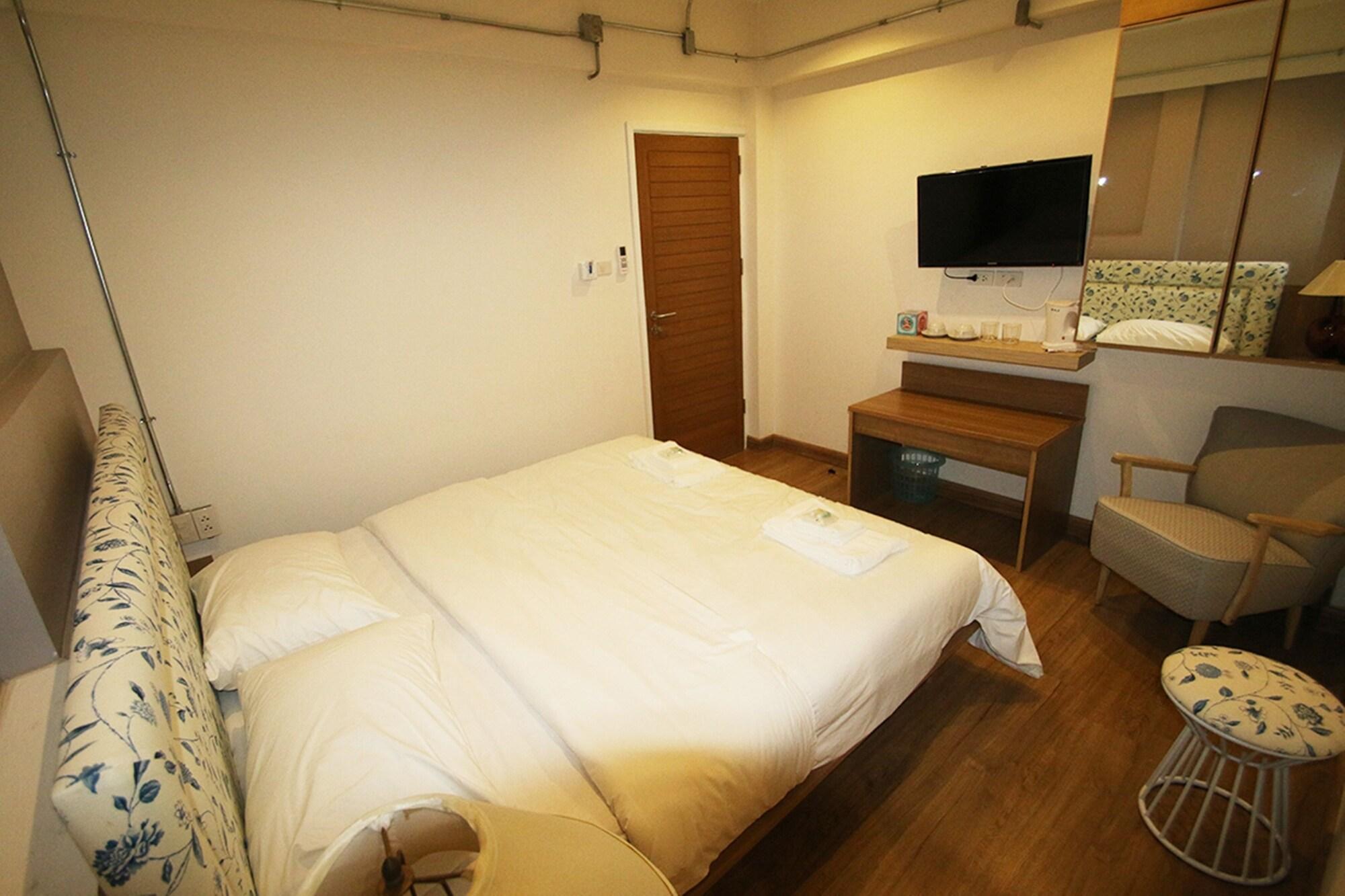 09 Hostel