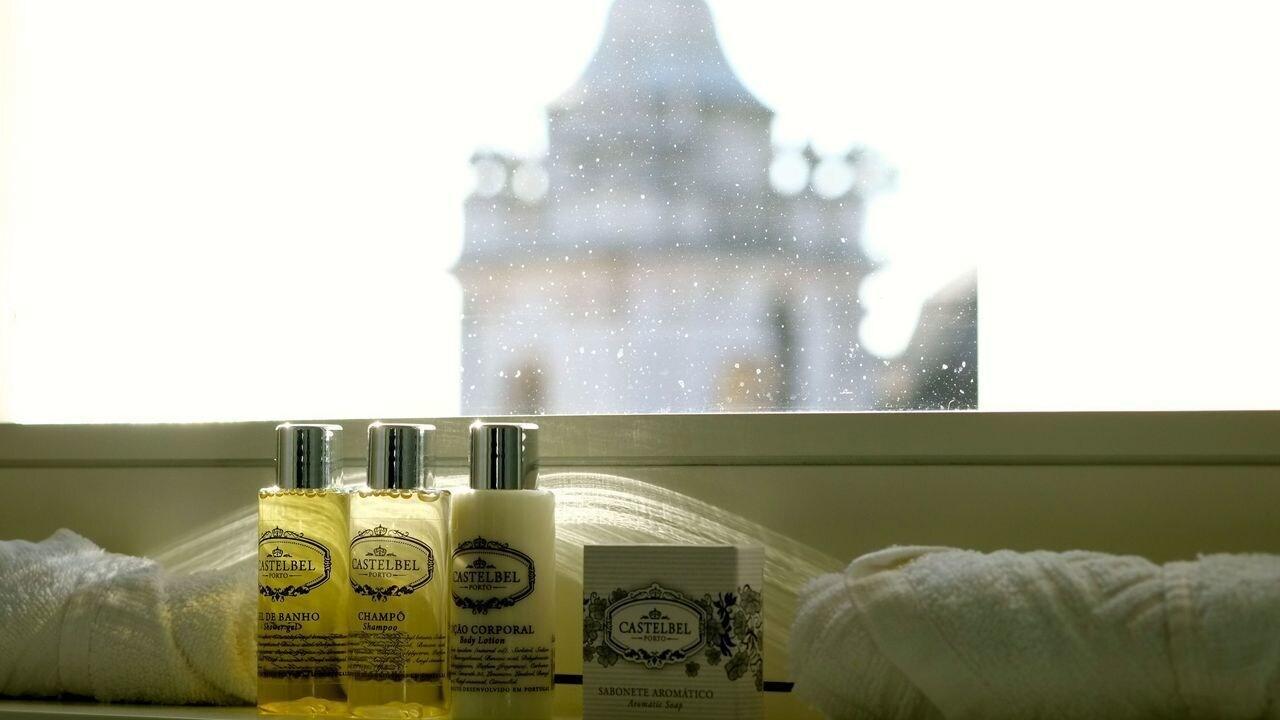 The Late Birds Lisbon by null