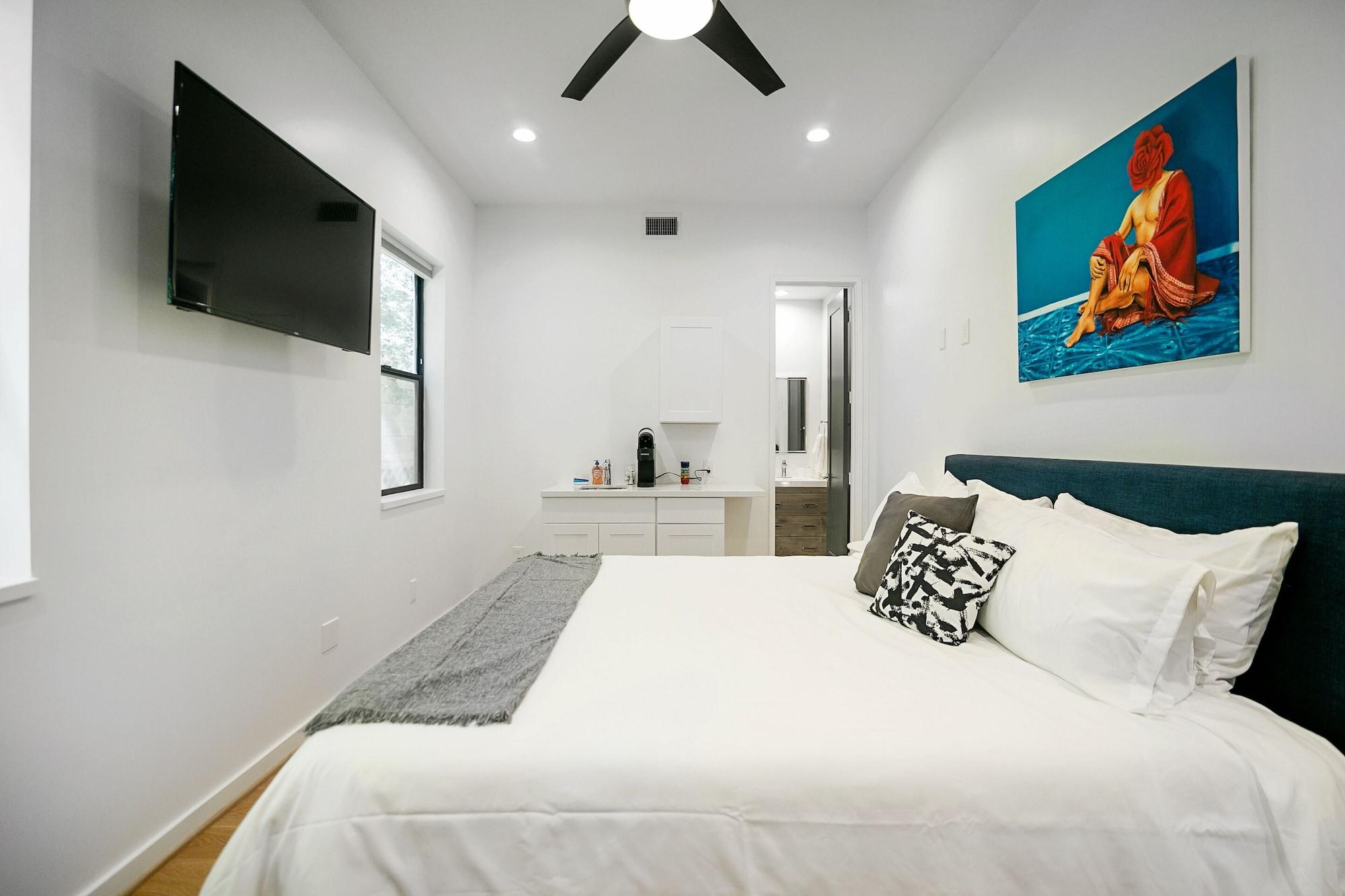 Montrose Suites by null