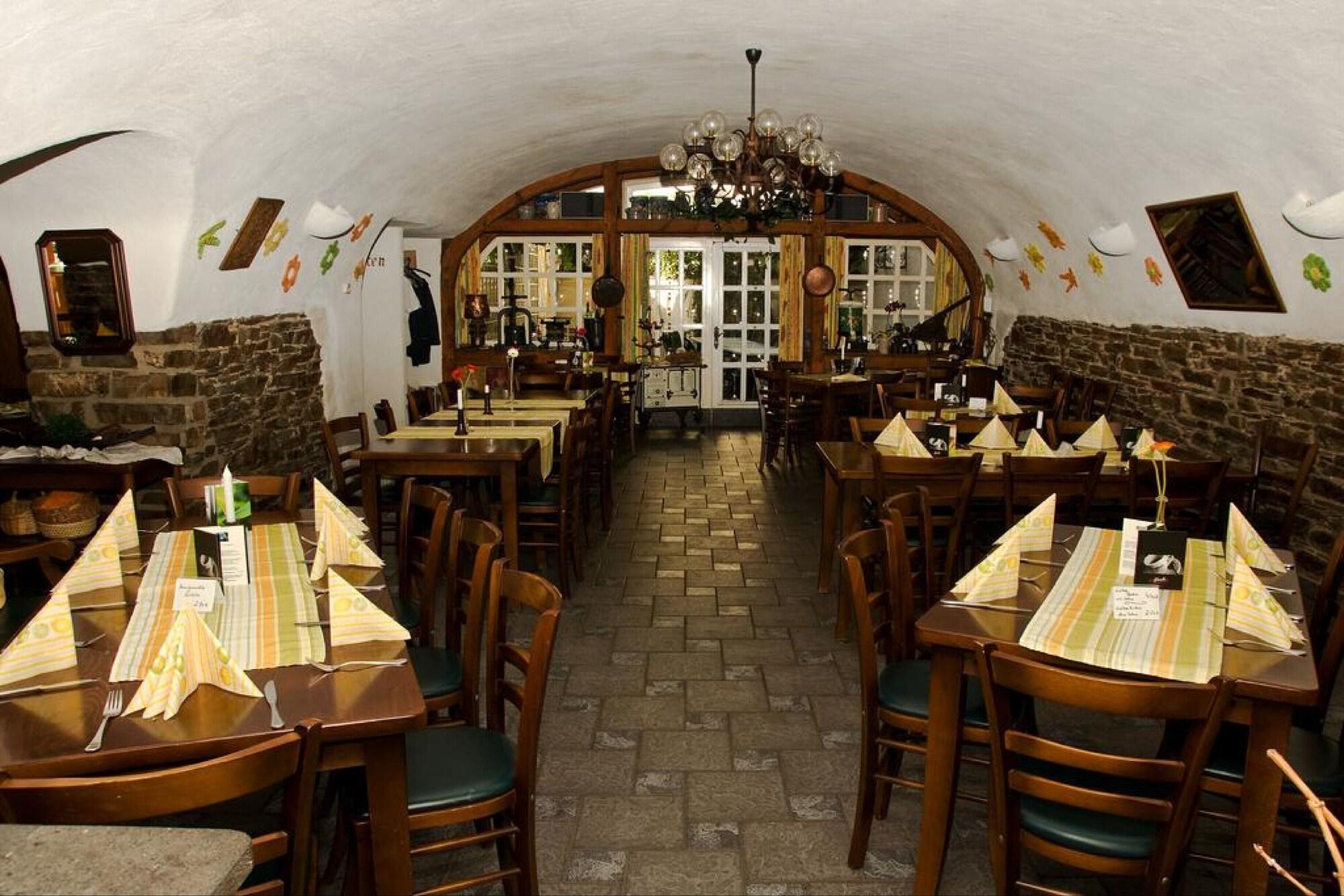 Mosellandhotel Im Enderttal Zum Onkel Willi