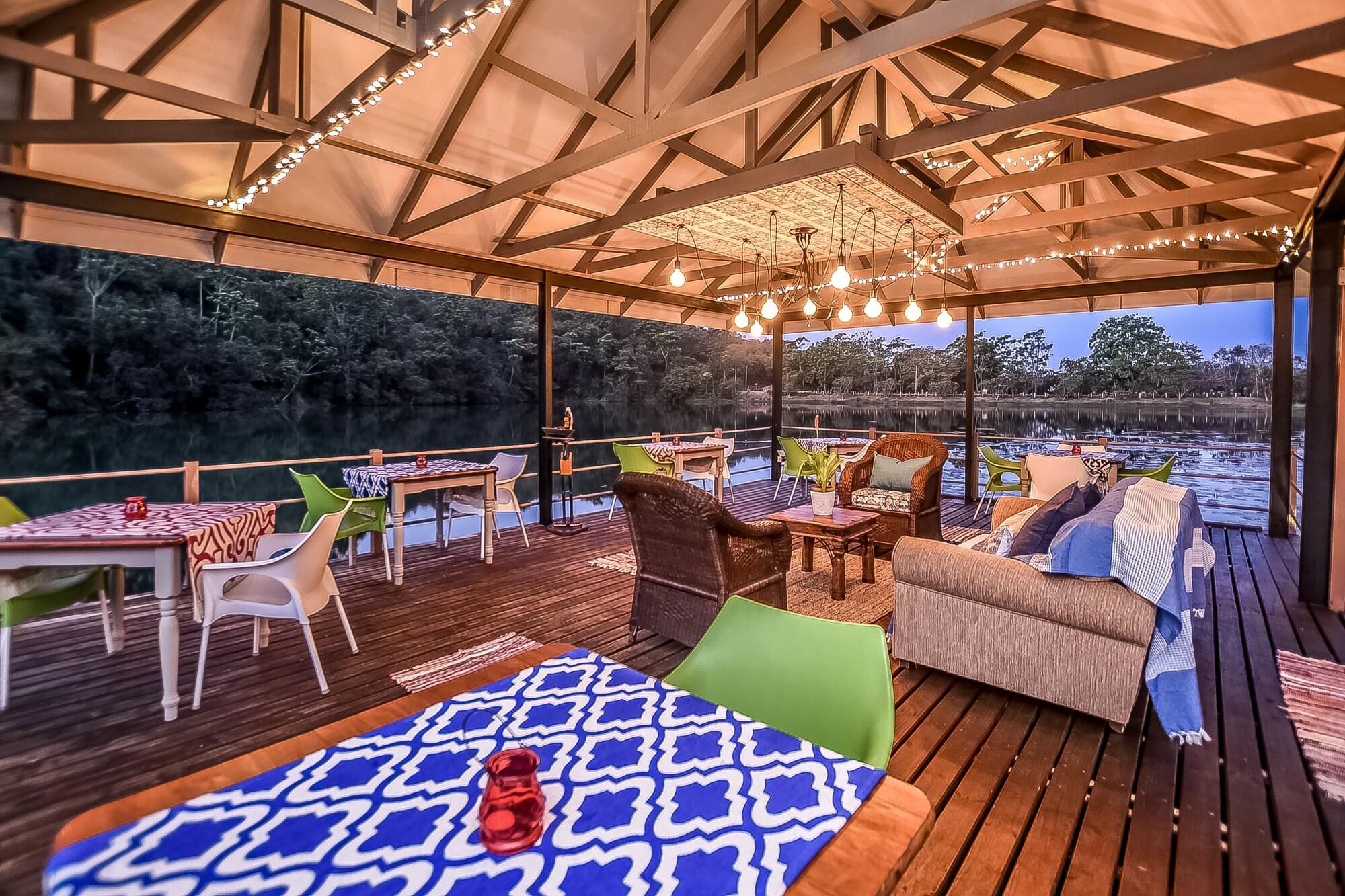 Bambuu Lakeside Lodge