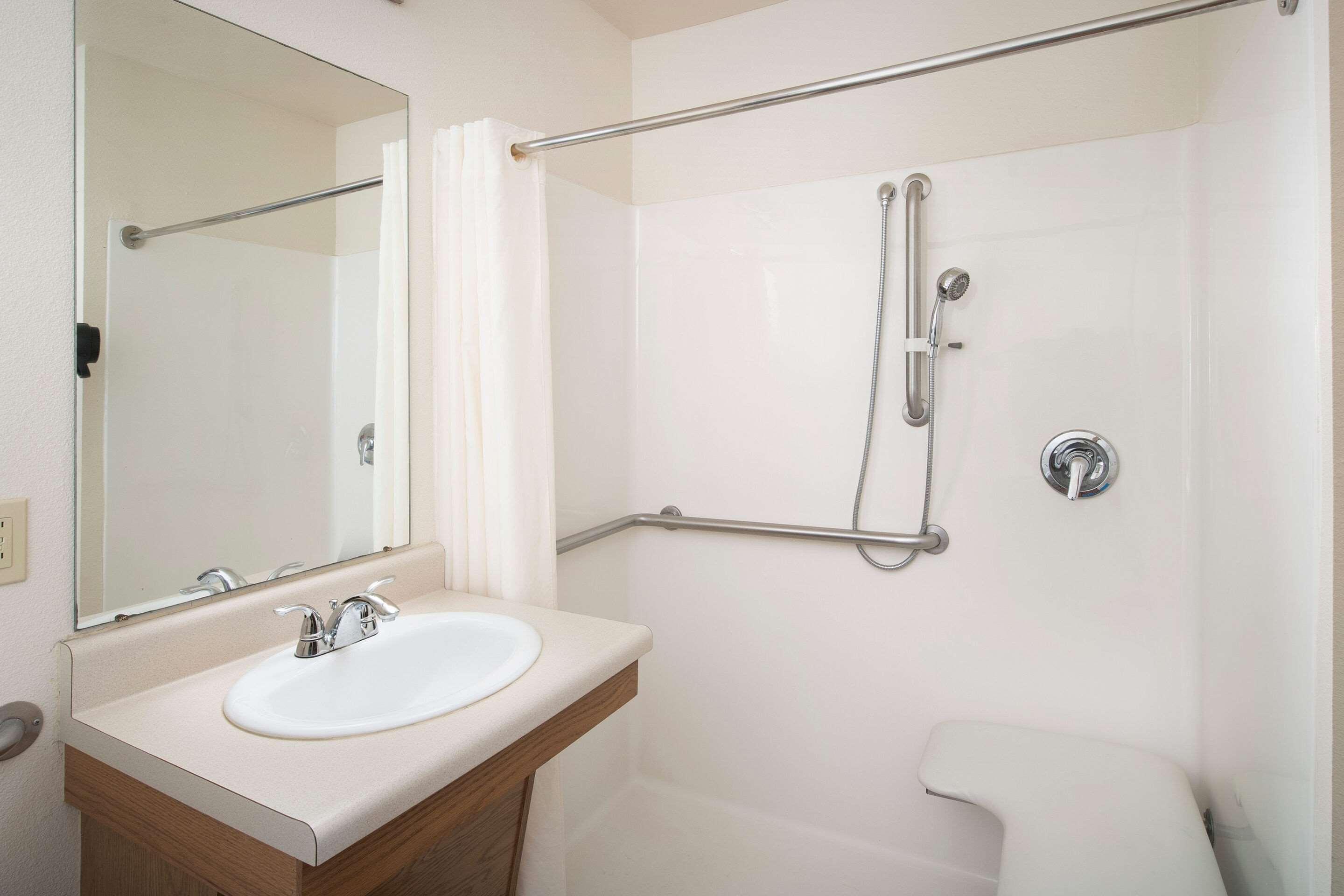Woodspring Suites Wichita North