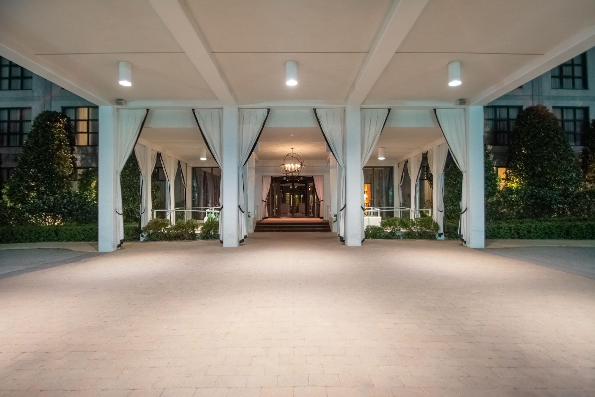 Proximity Hotel by null