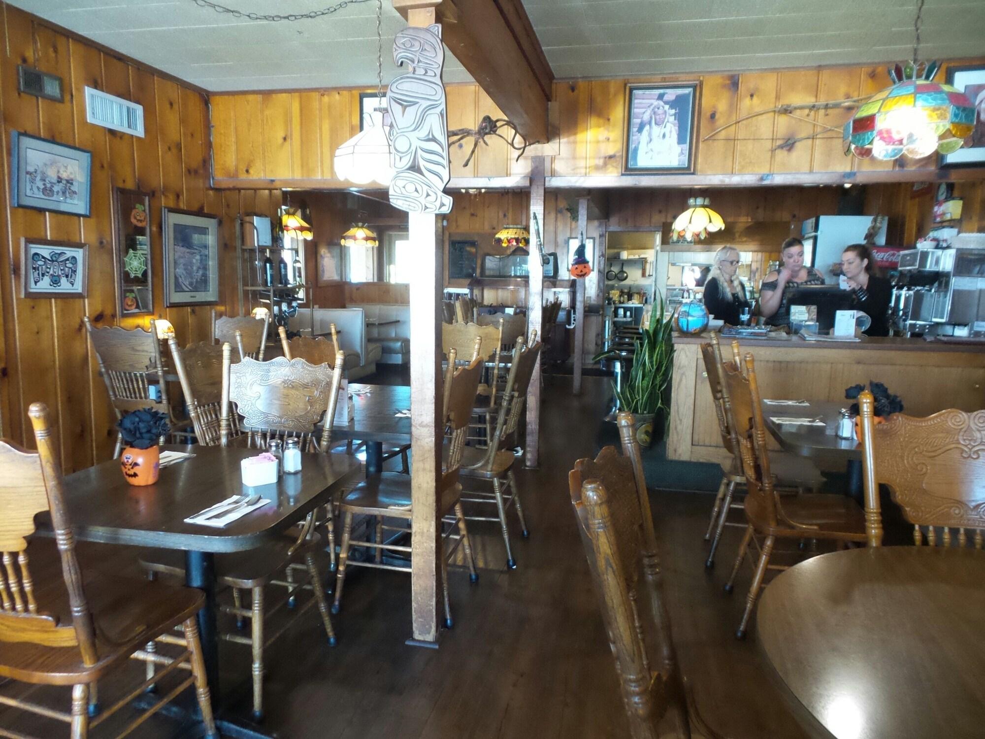 Tyee Restaurant And Hotel