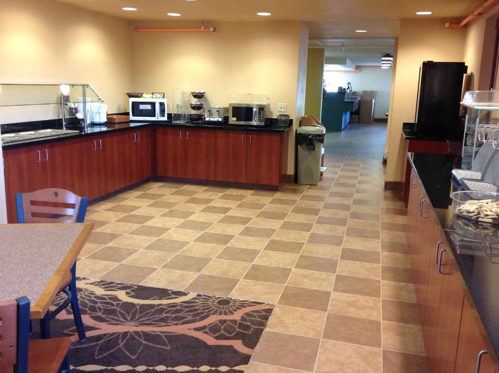 Richland Inn & Suites