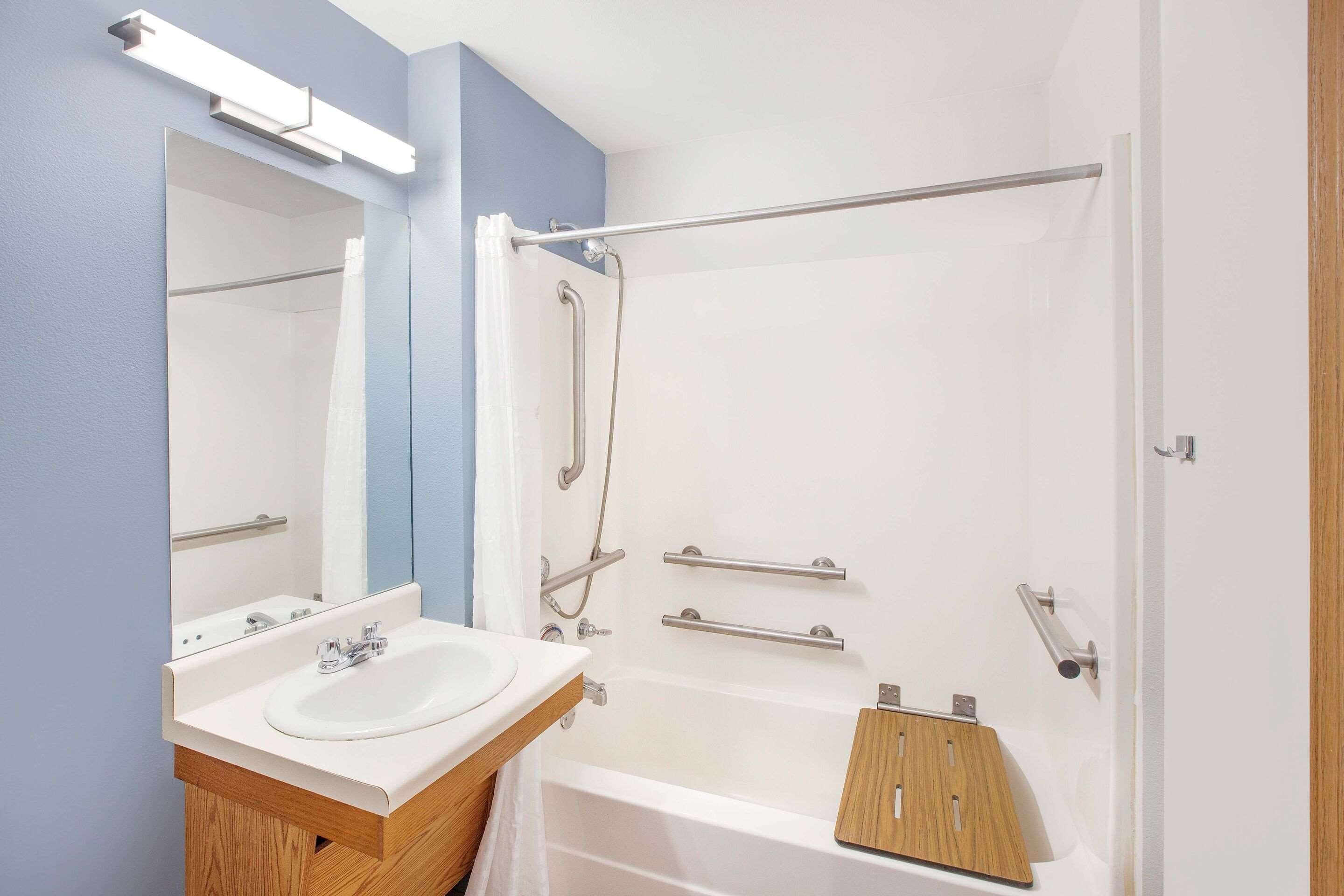 Woodspring Suites Bentonville
