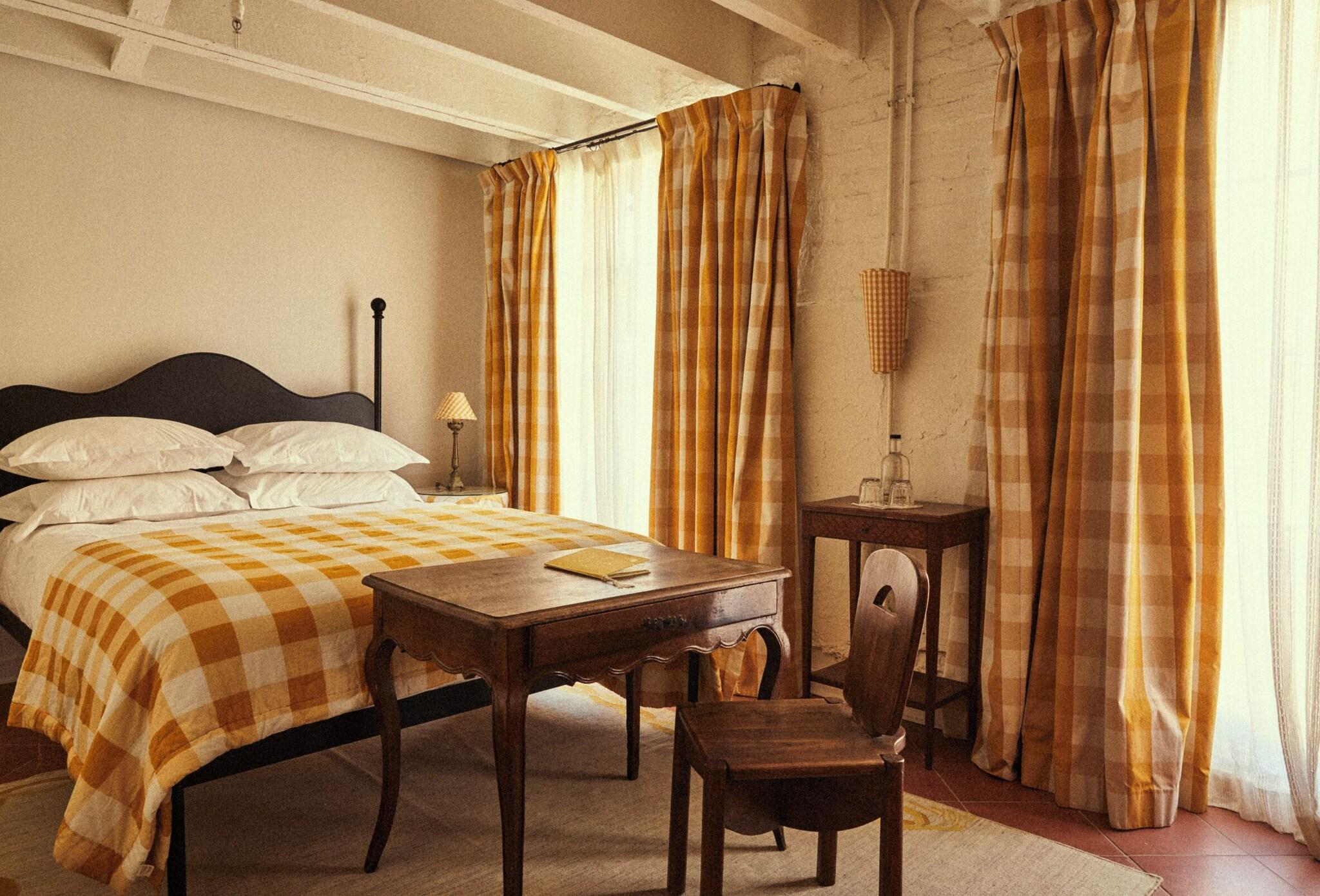 Hotel Peter and Paul by null