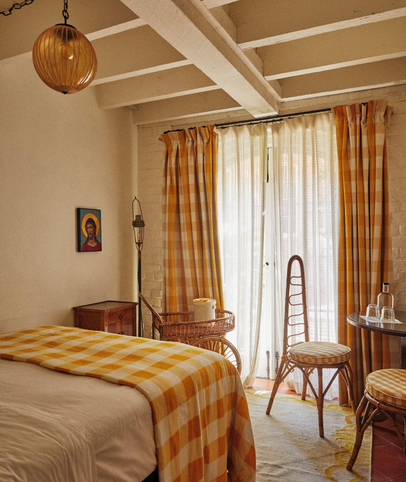 Hotel Peter and Paul by null