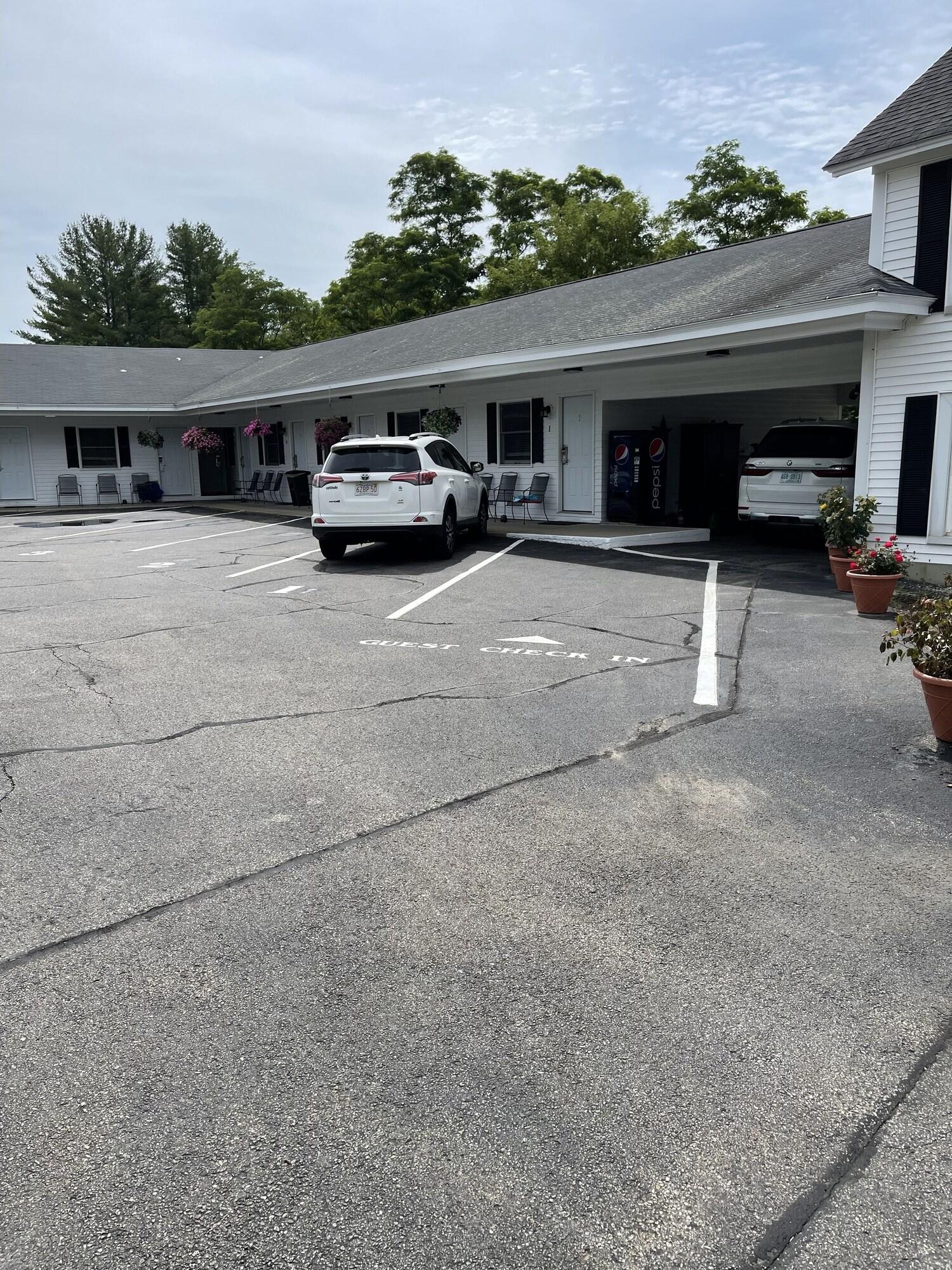 Colonial Motel