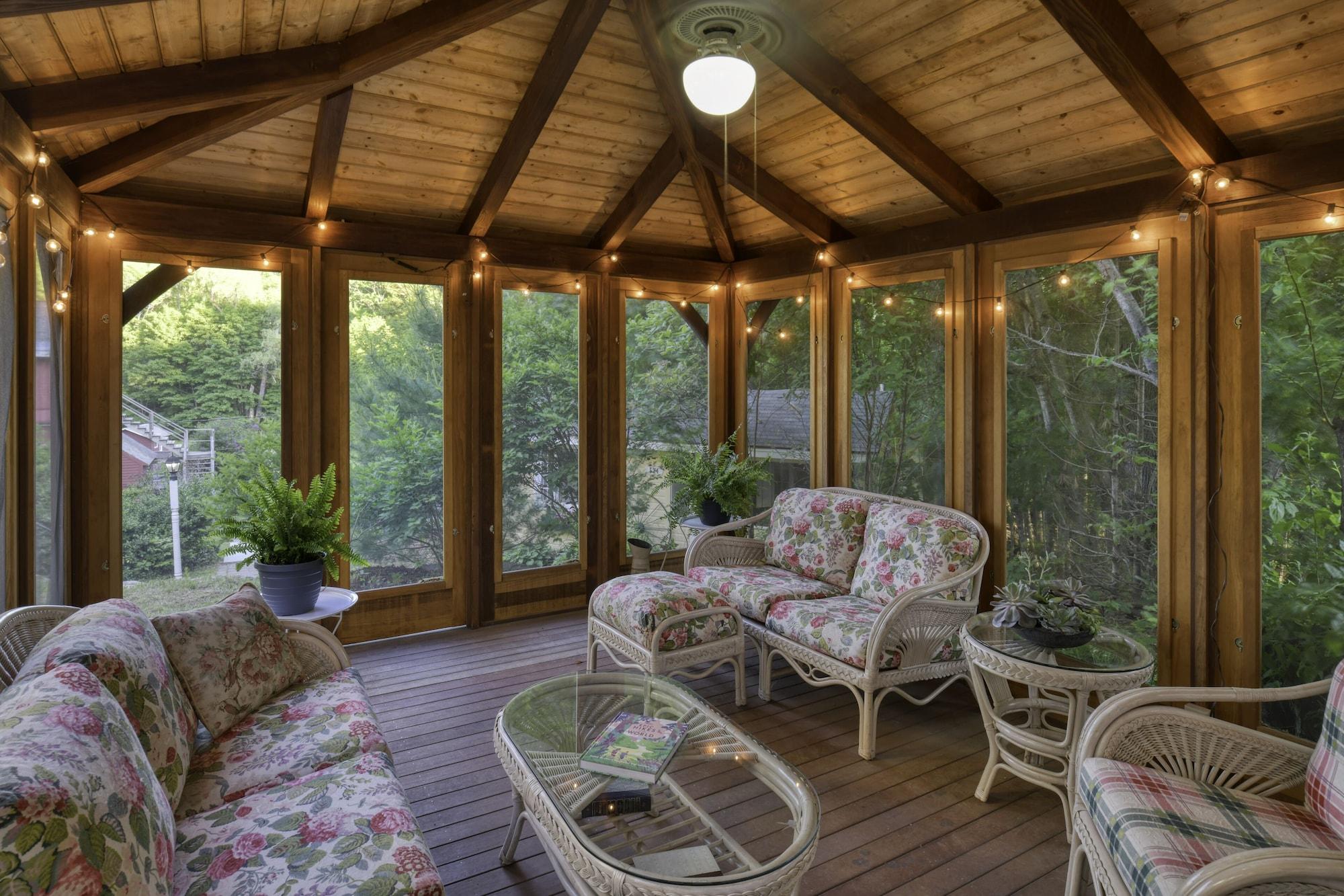 The Inn at Thorn Hill & Spa by null