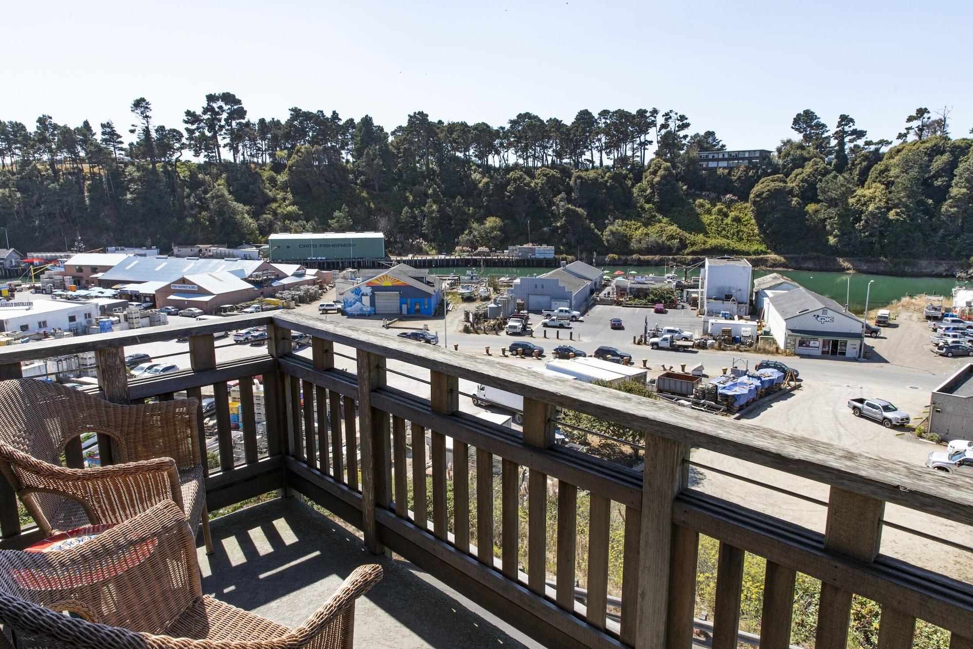 Noyo Harbor Inn Restaurant And Tavern
