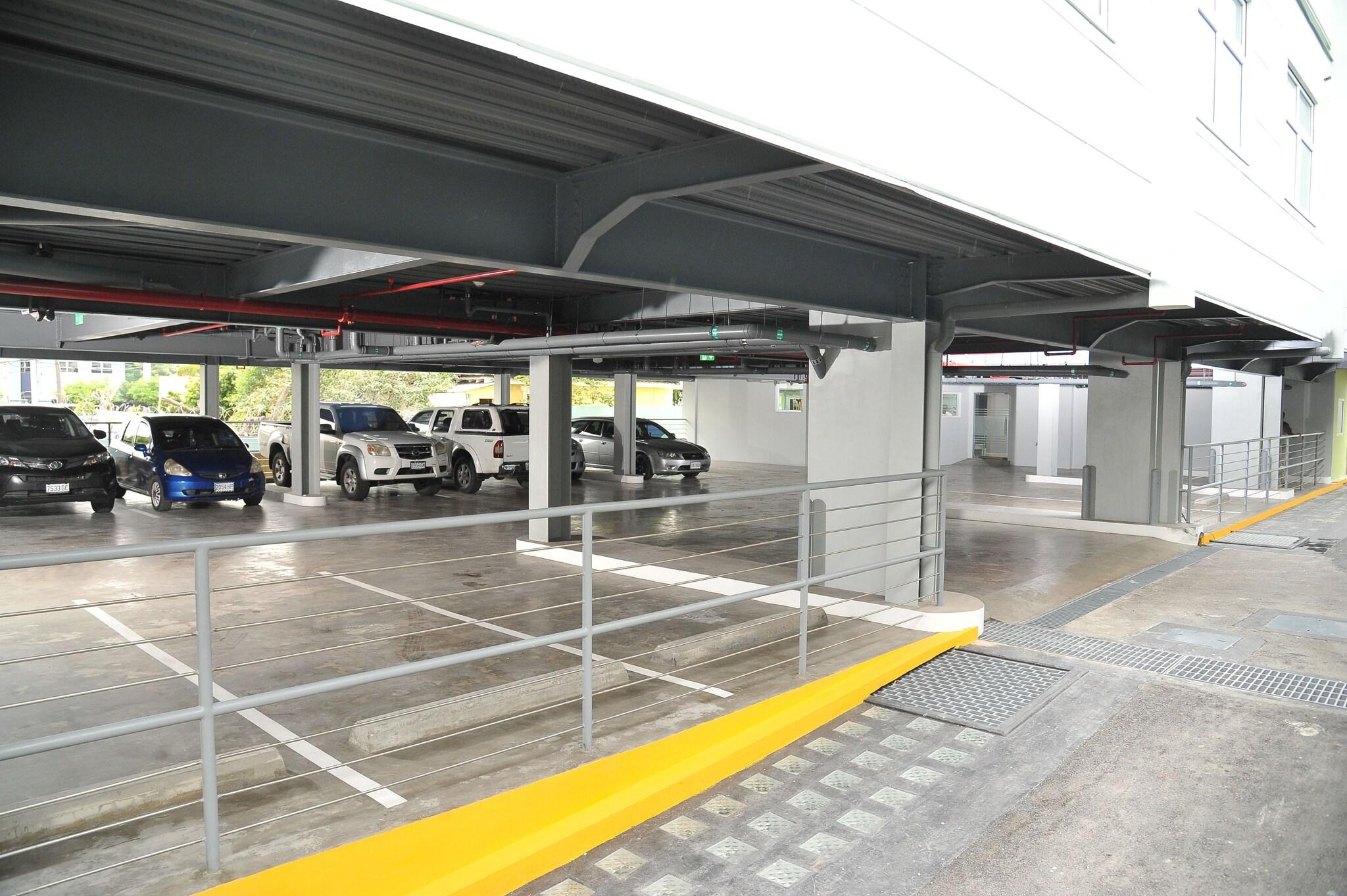 R Hotel Kingston by null