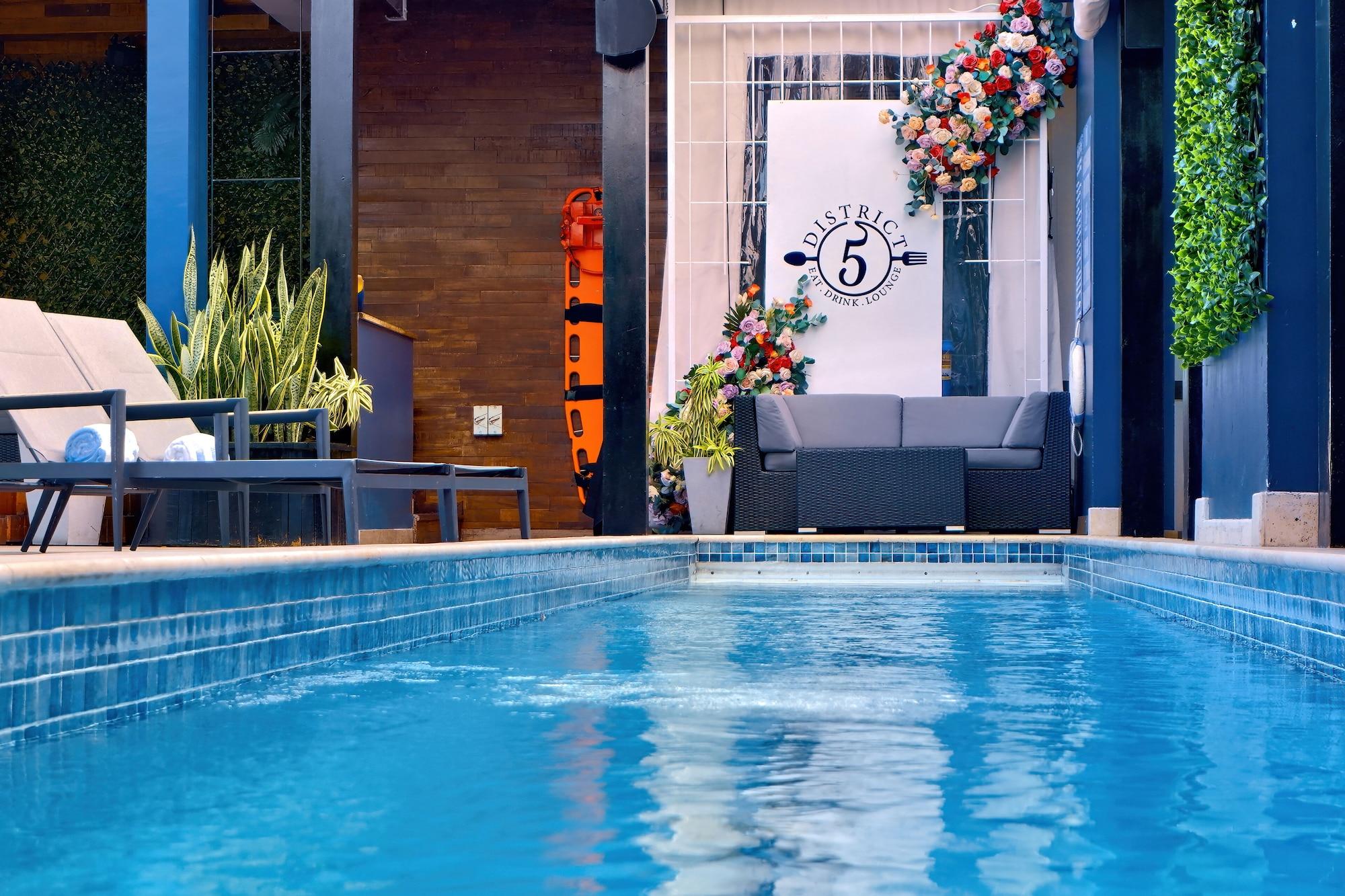 R Hotel Kingston by null