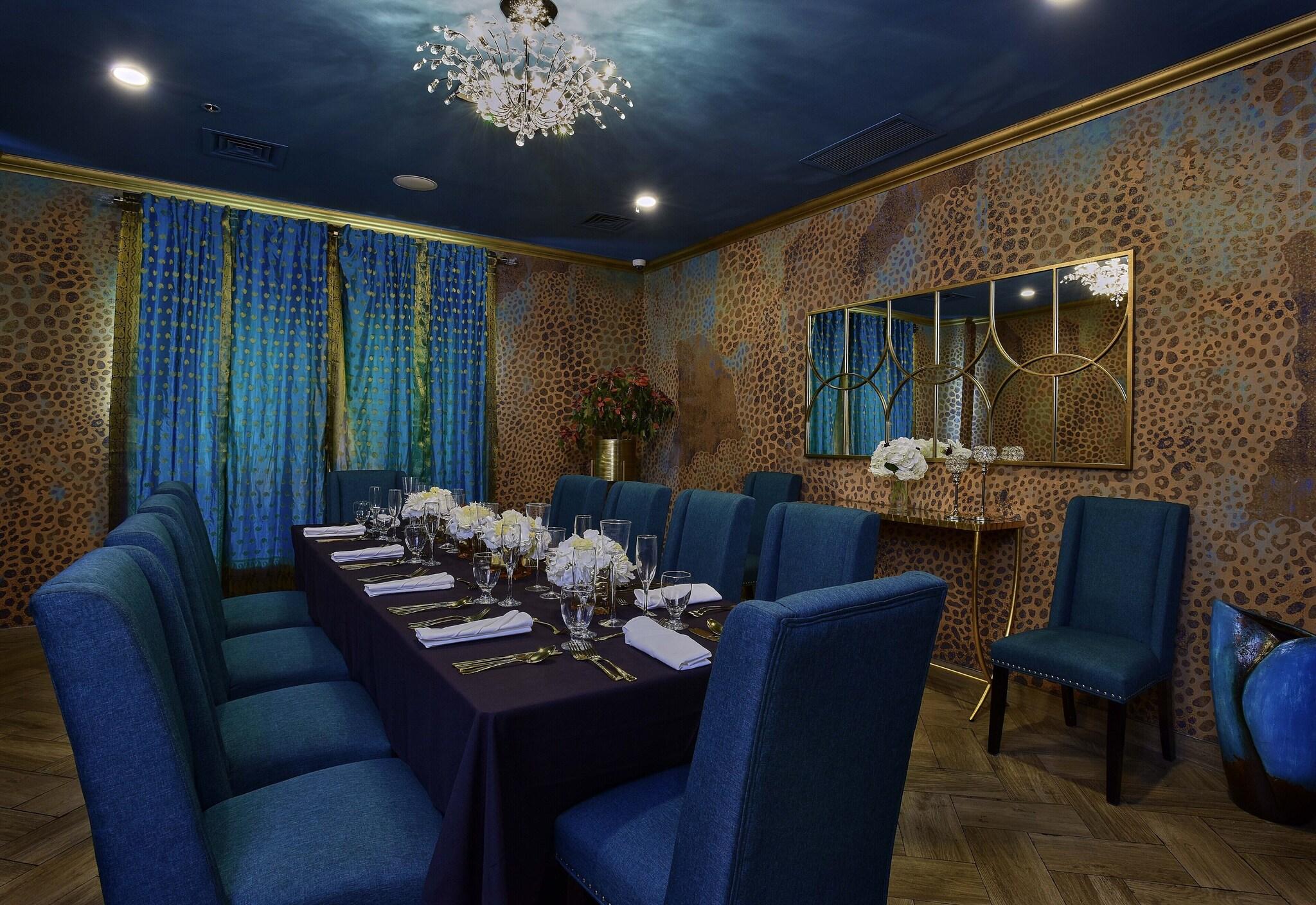 R Hotel Kingston by null