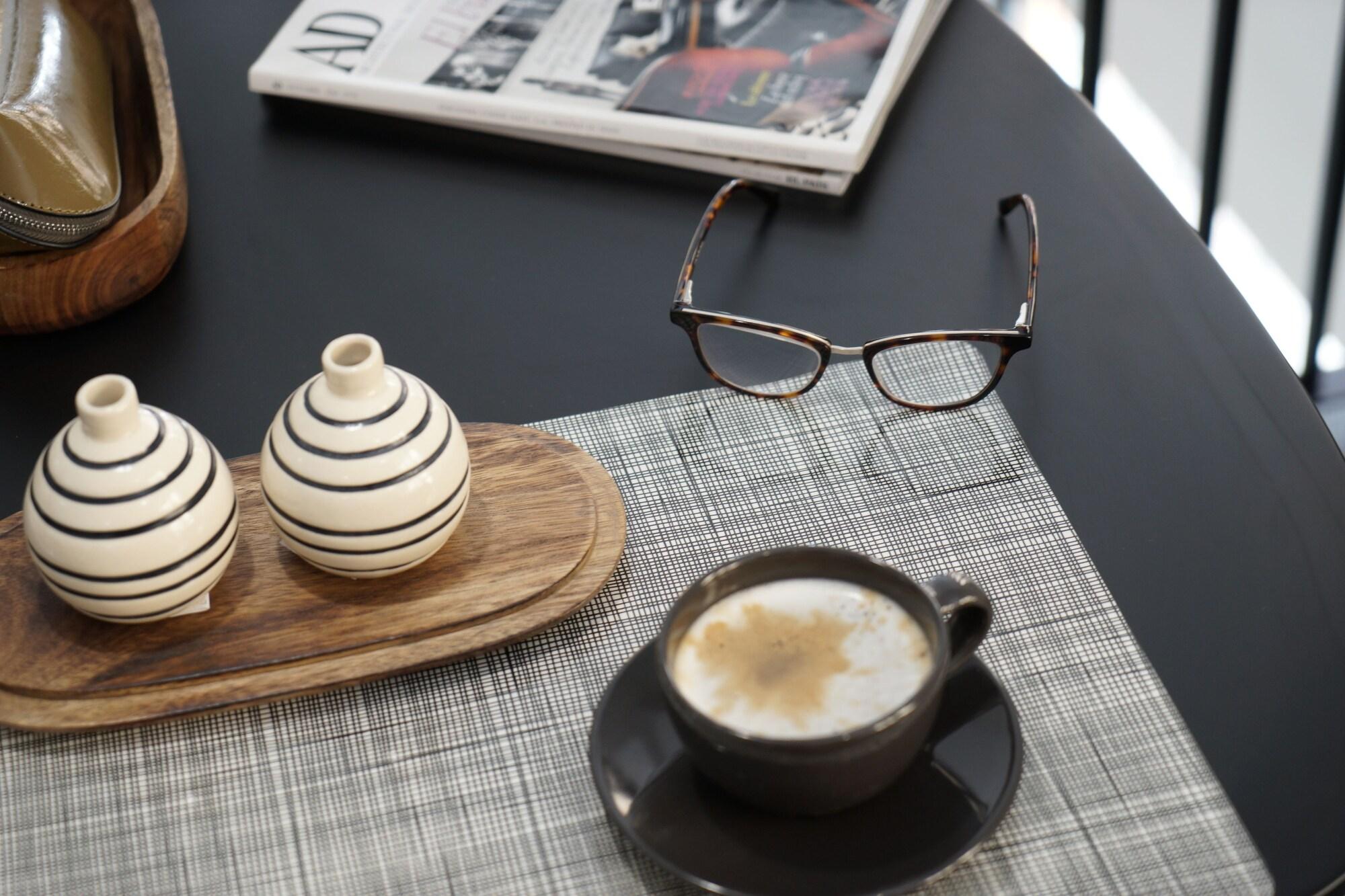 MD DESIGN HOTEL - Portal del Real by null