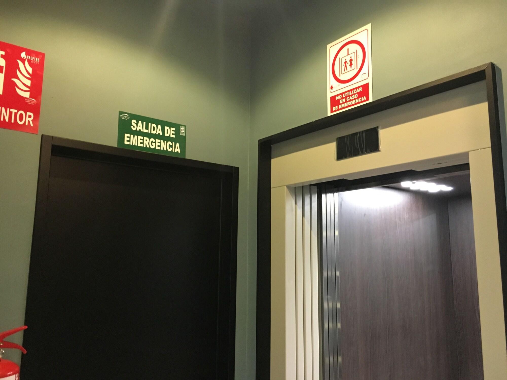 MD DESIGN HOTEL - Portal del Real by null