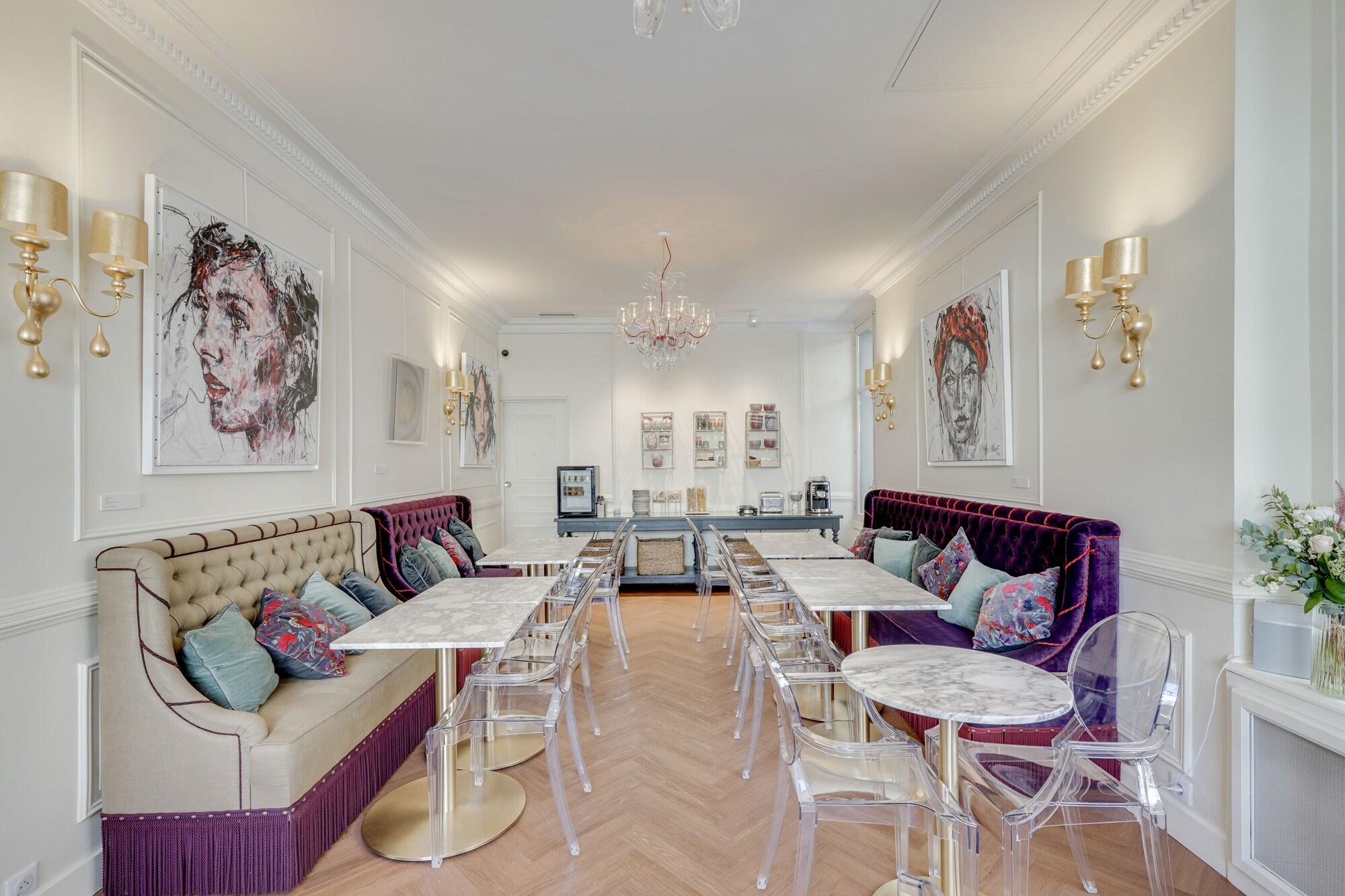 Acanthe Hotel