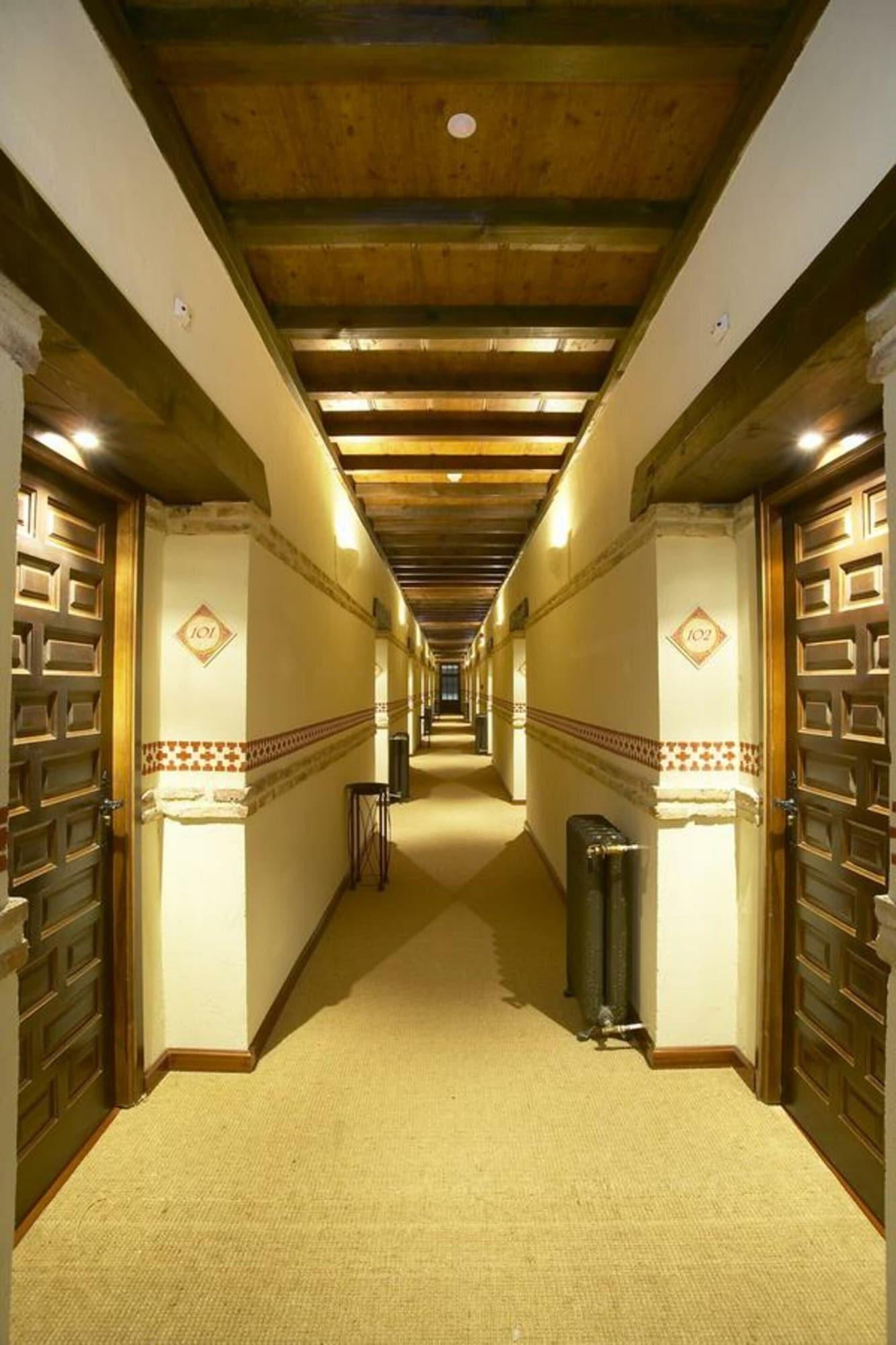 Monasterio San Zoilo | Hotel by null