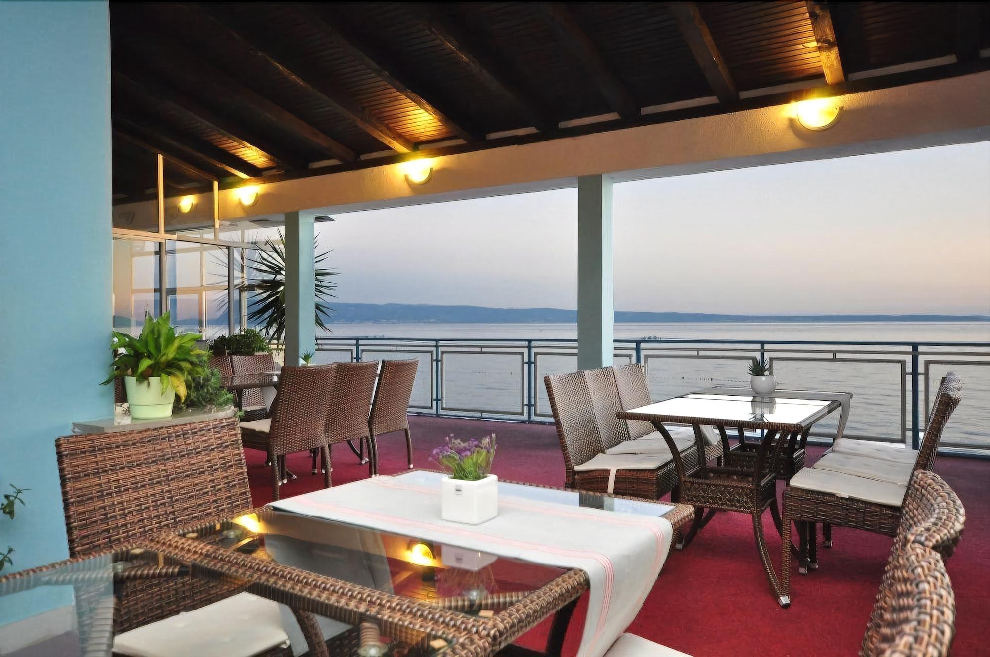 Beachfront Apartmants Zanic - photo