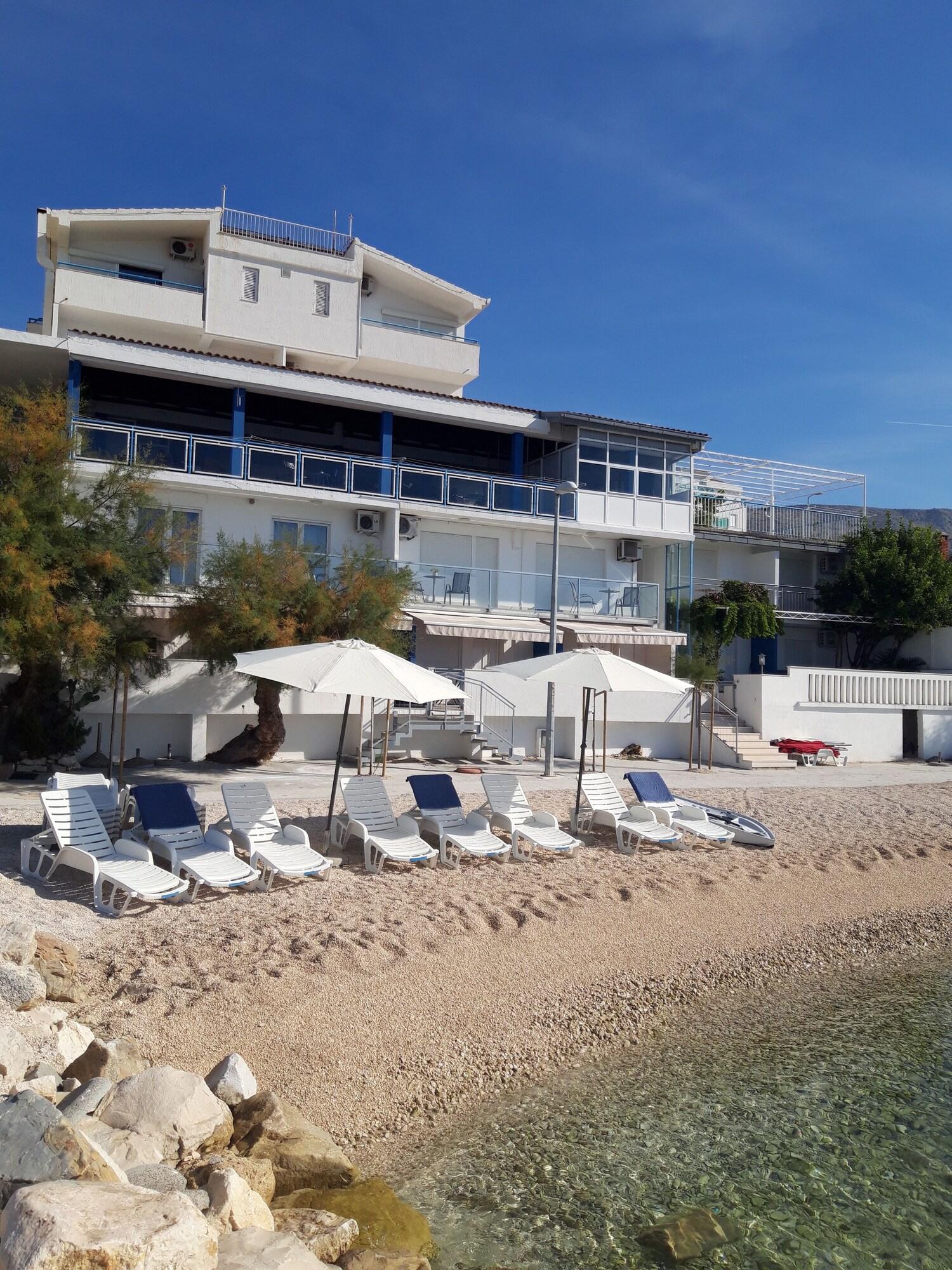 Beachfront Apartmants Zanic - photo