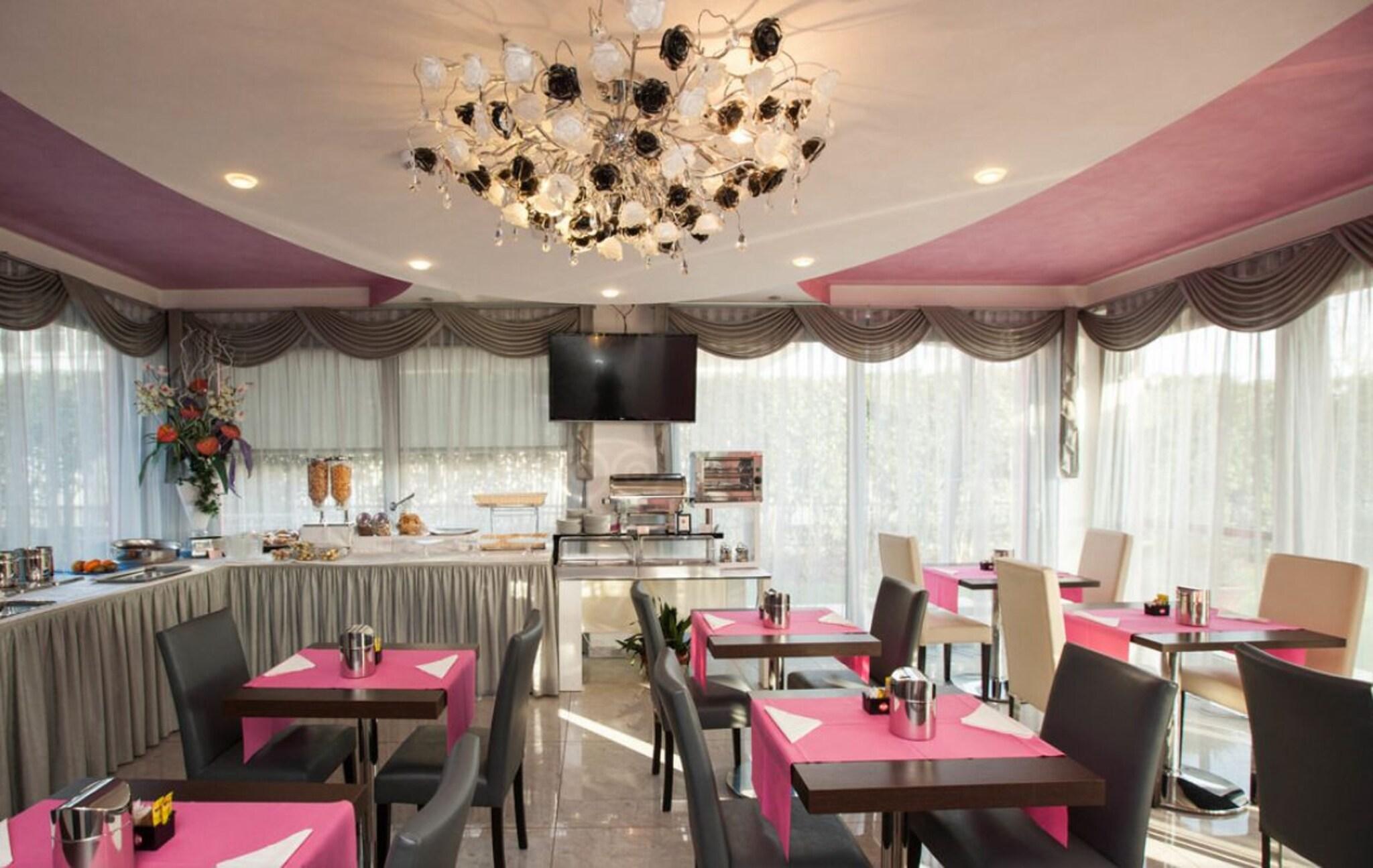 La Grotta Hotel