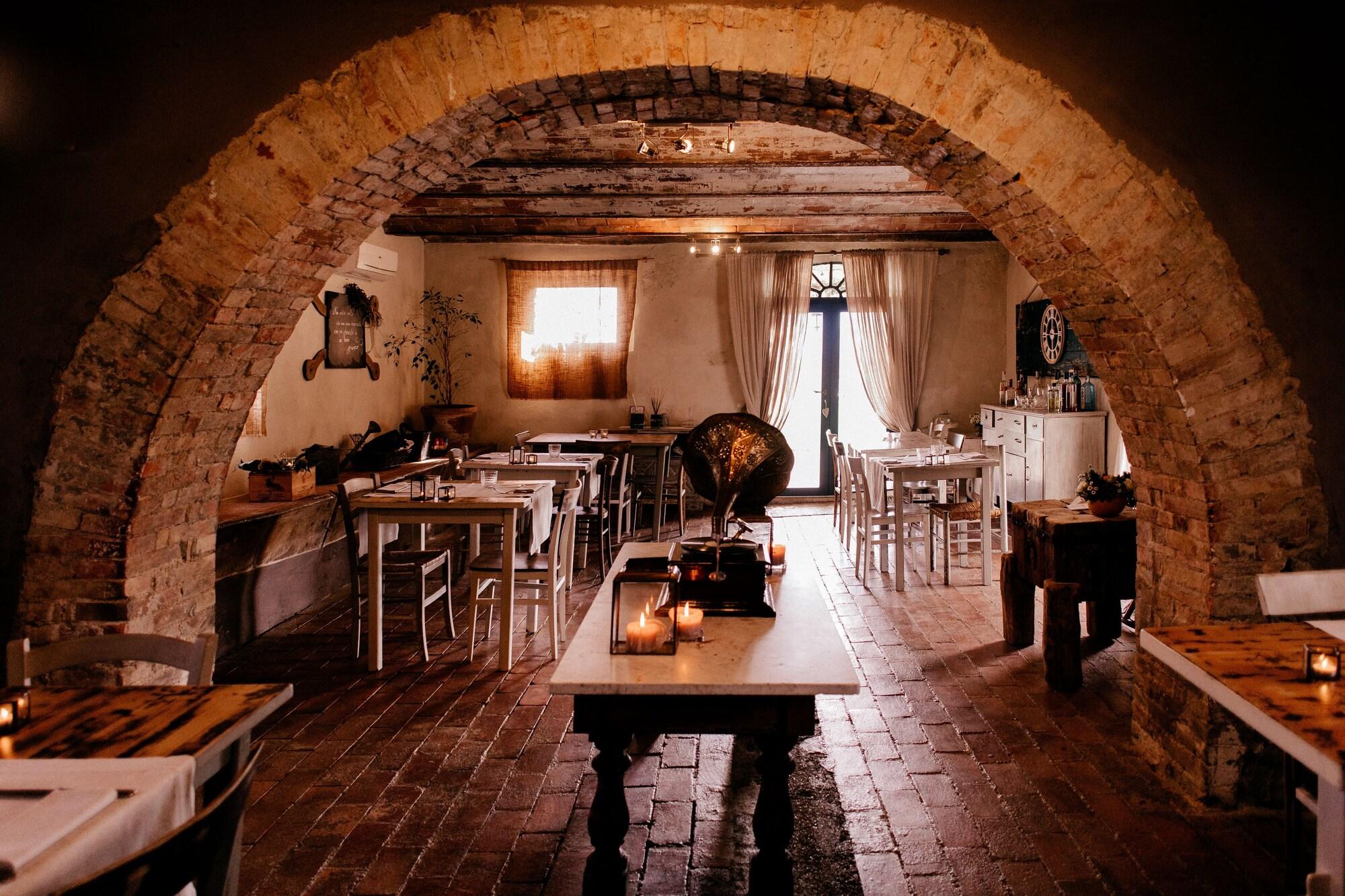 Locanda in Tuscany by null