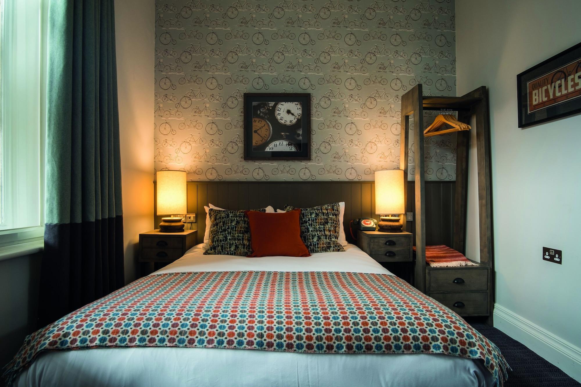 Toll House Inn by null