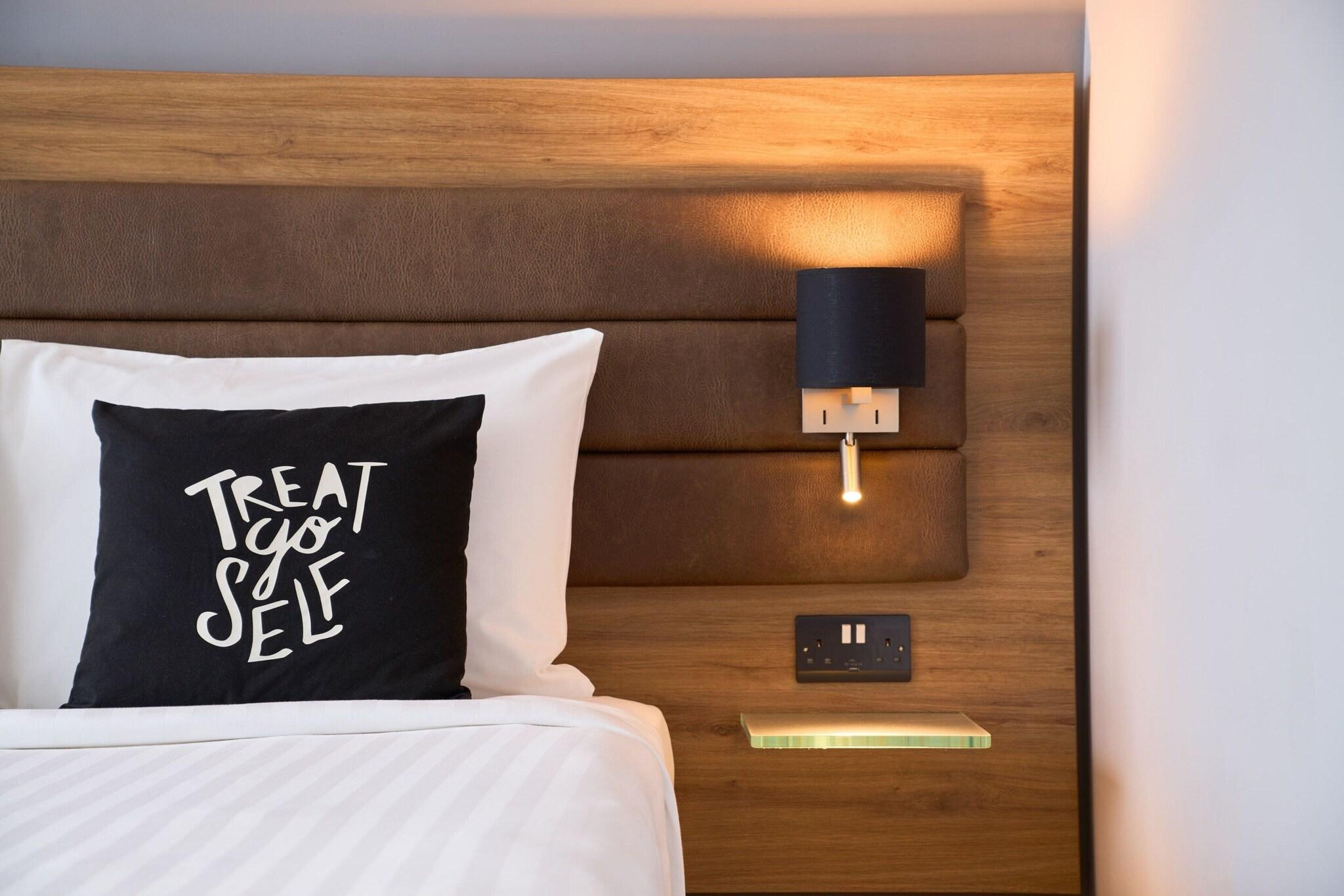 Moxy Dublin City by null