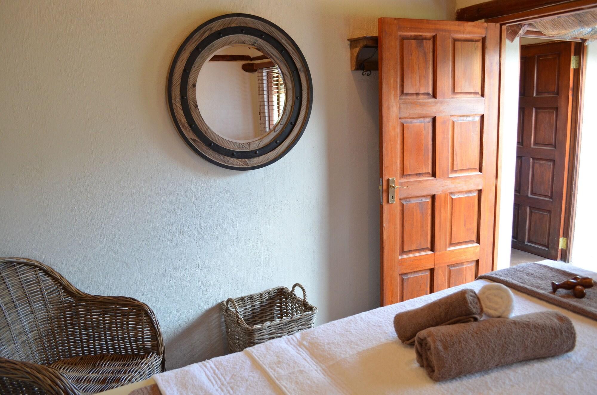 Nyati Safari Lodge