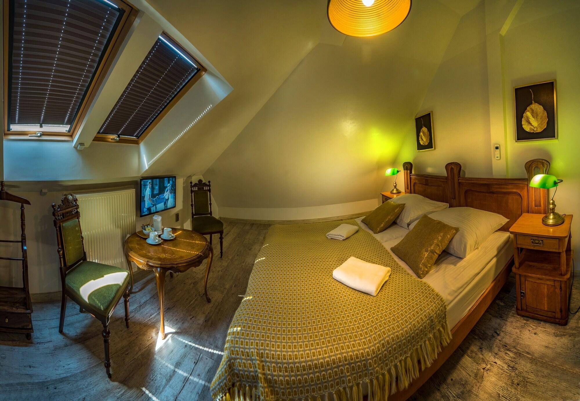 Oki Doki Hostel by null