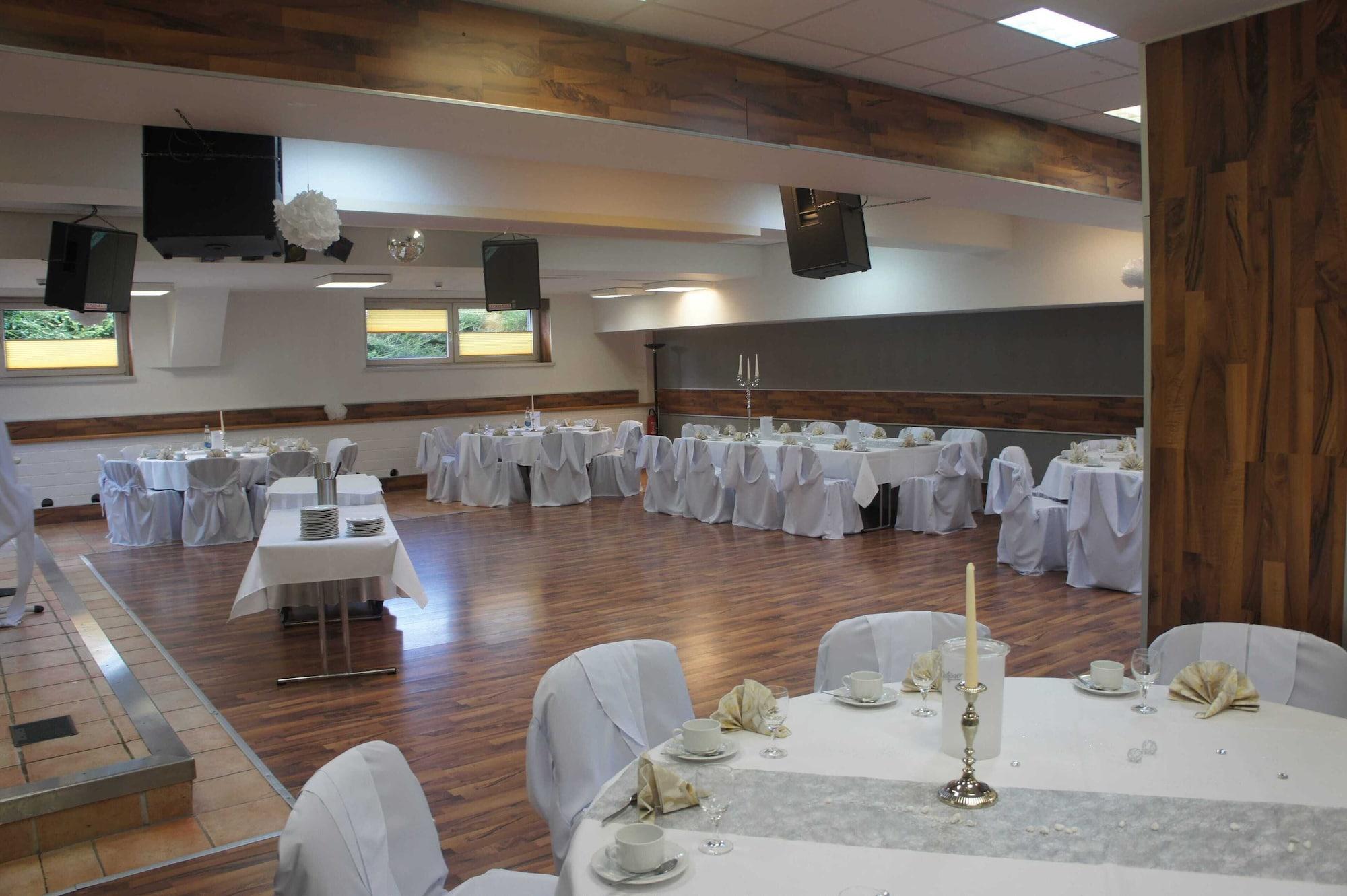 PARKHOTEL NEUBRANDENBURG by null