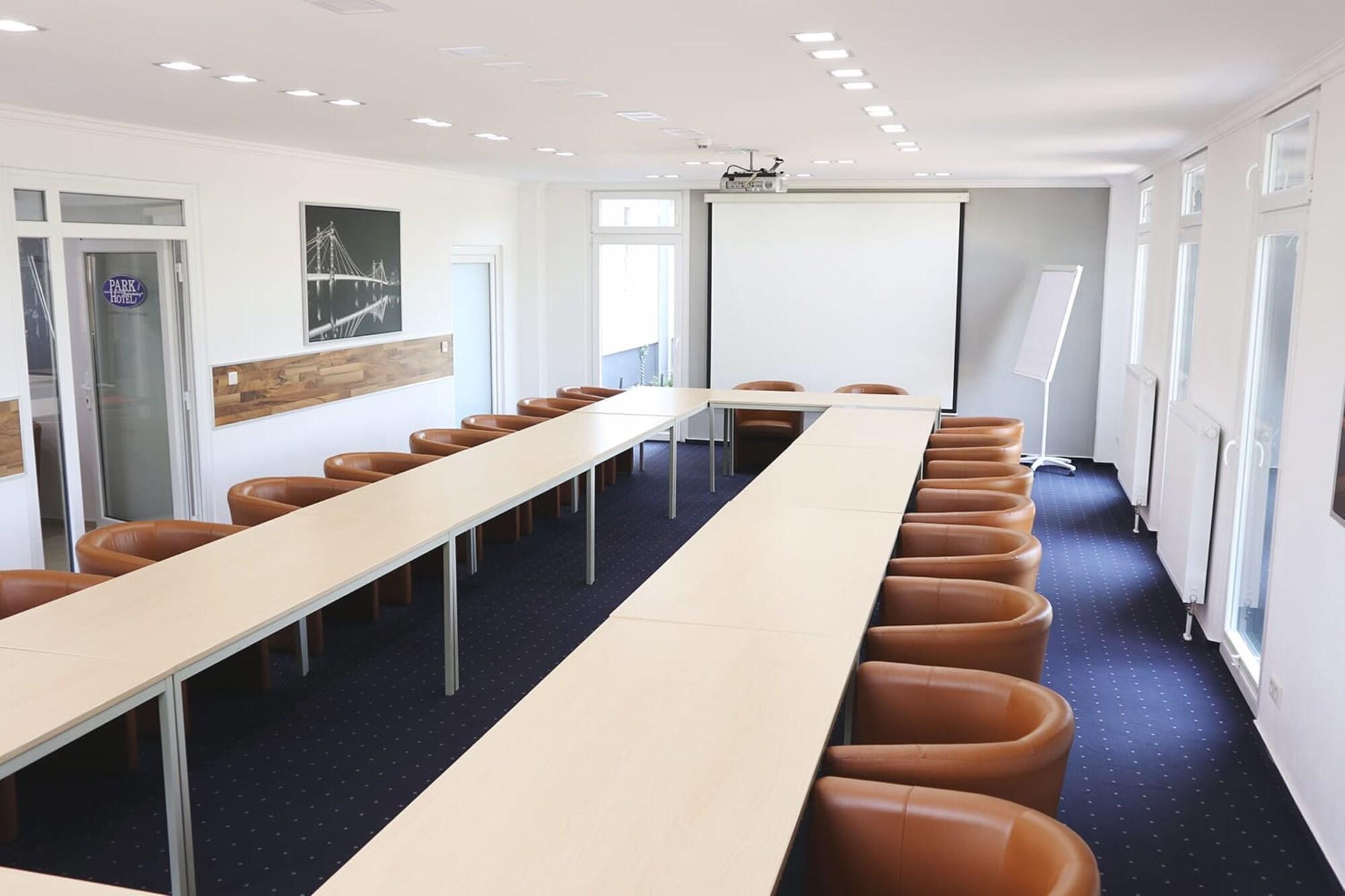 PARKHOTEL NEUBRANDENBURG by null