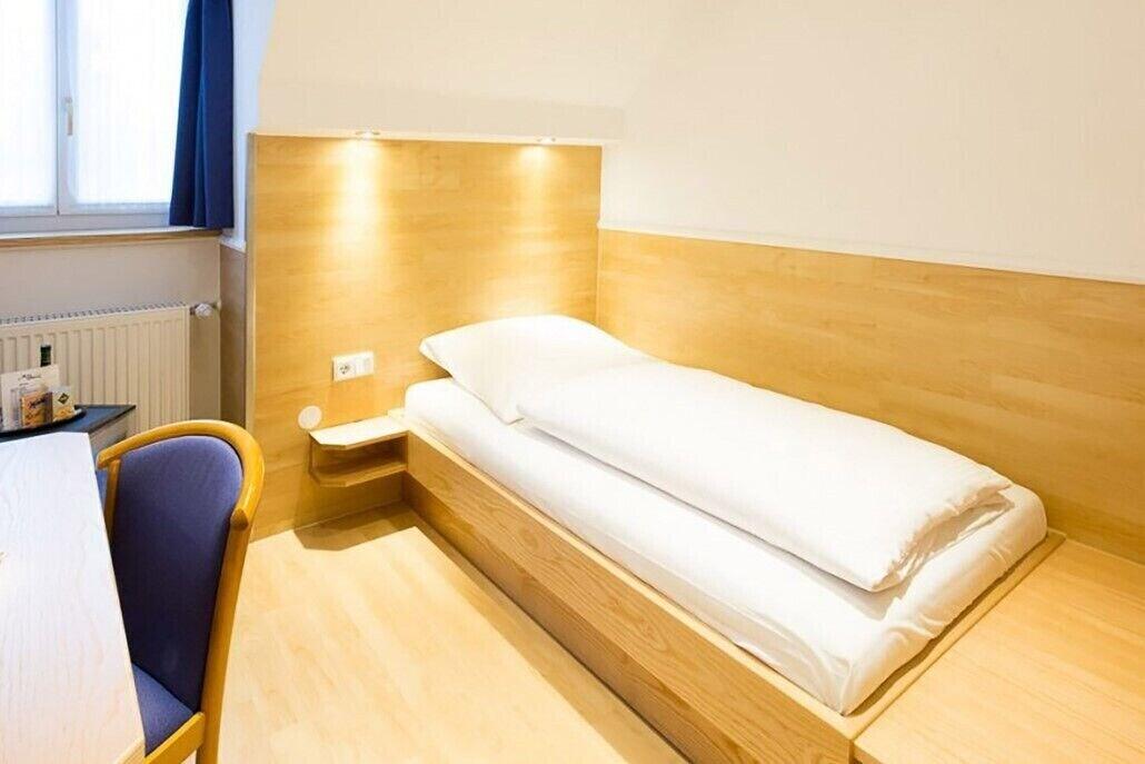 Hotel Uhland by null