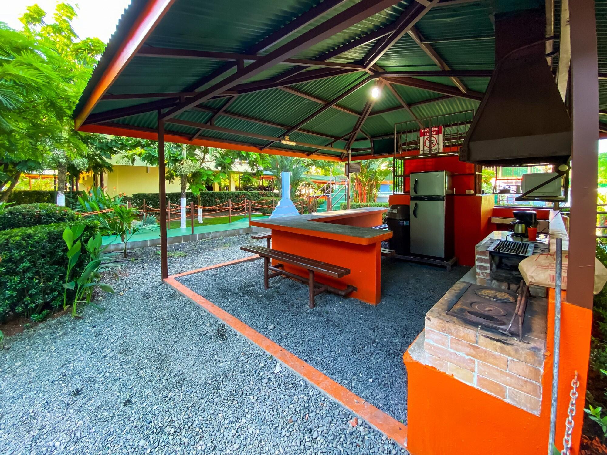 Camping Y Cabinas El Tecal