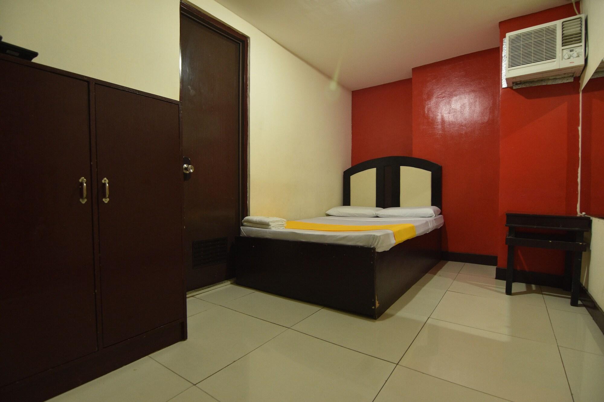 OYO 894 Cosmo Hotel P Campa Manila