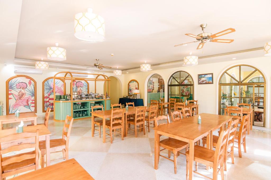 The Pineapple Hotel (SHA)