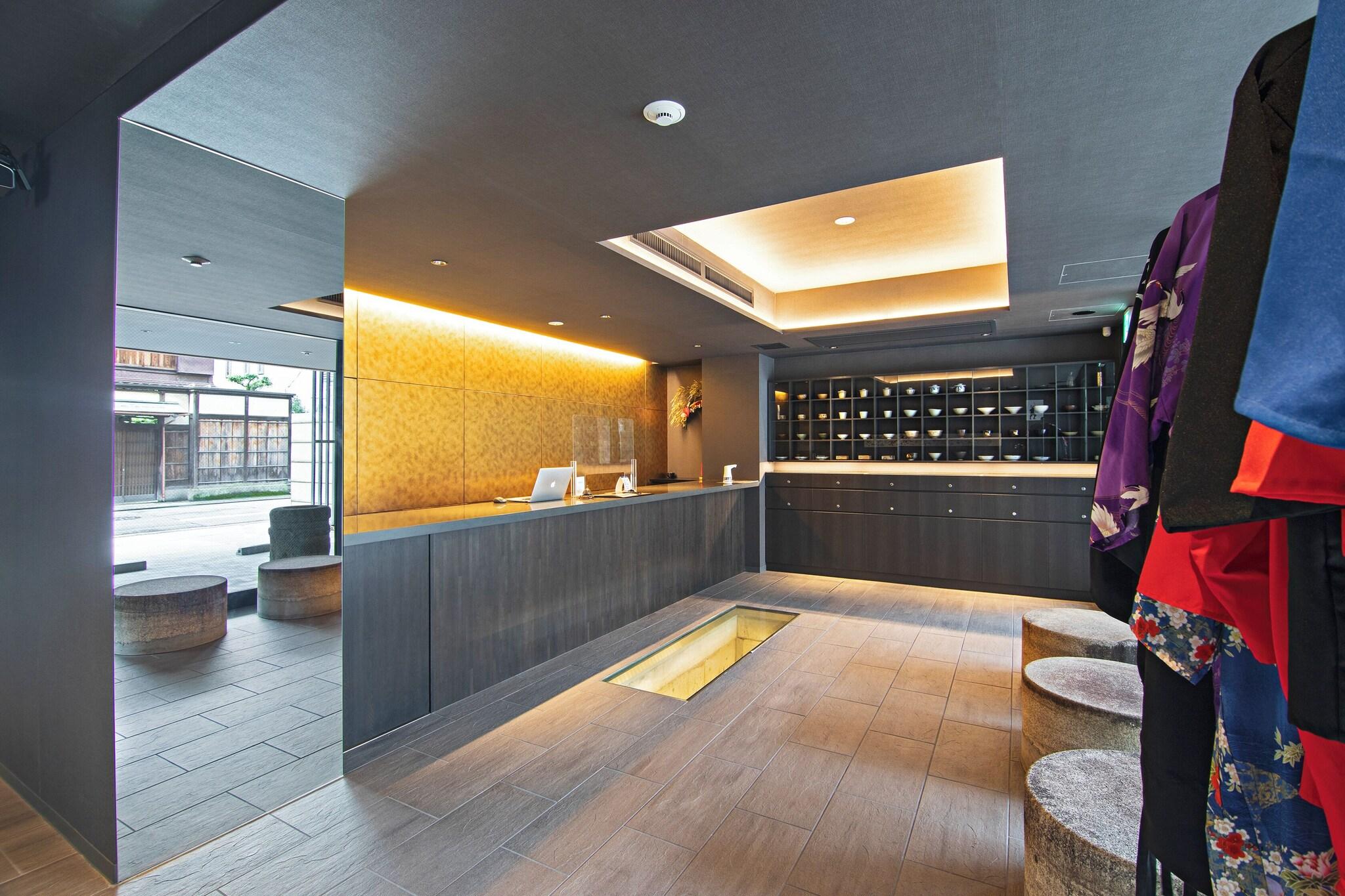 Hotel Ninja Black