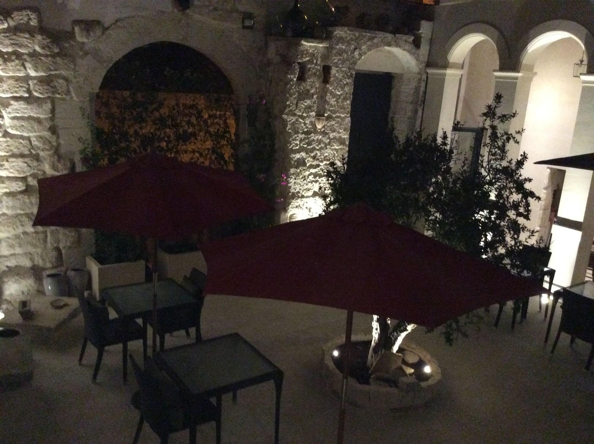 Palazzo Muro Leccese by null