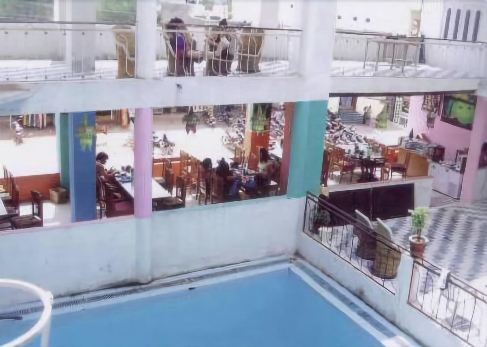 Hotel Oasis